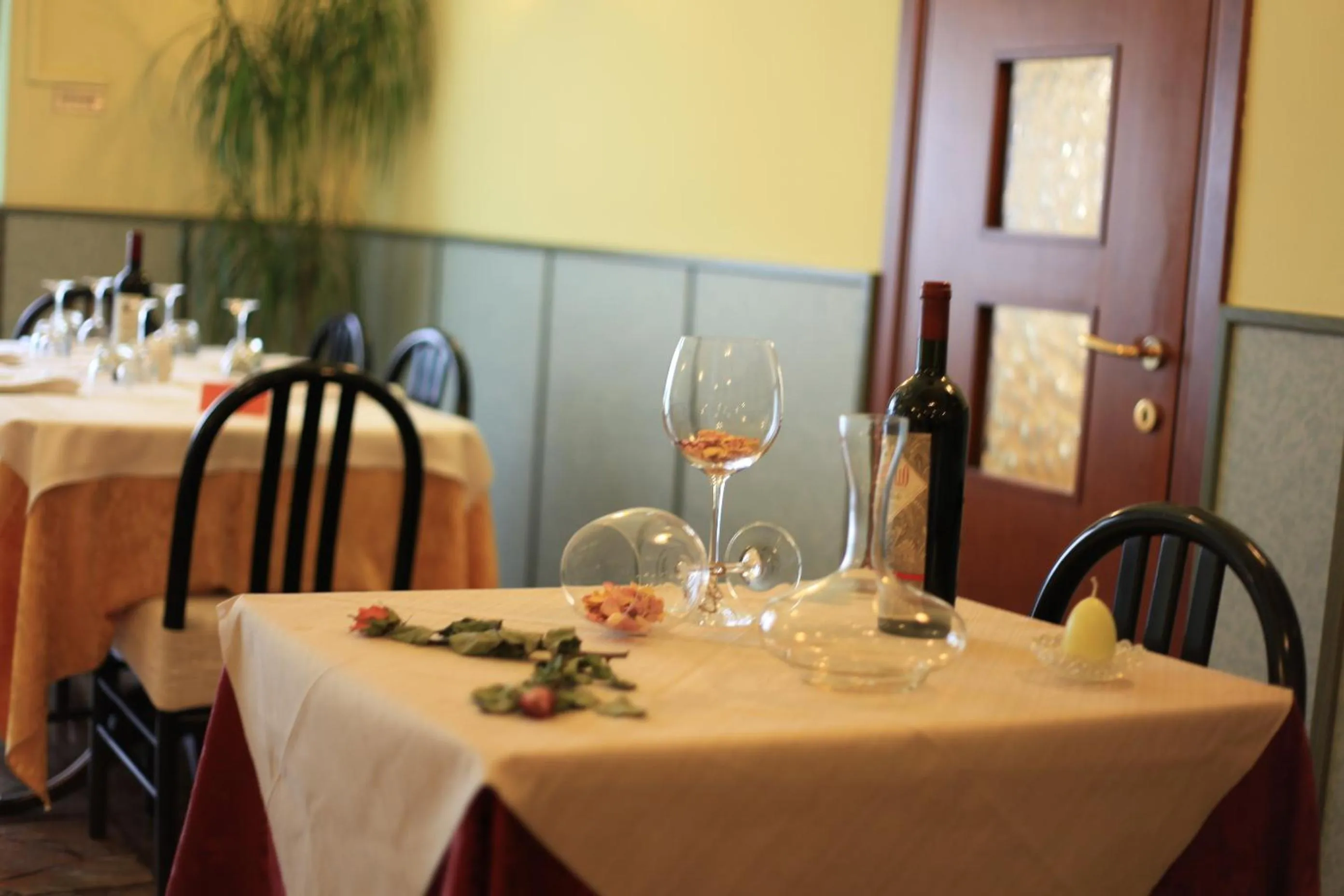 Restaurant/places to eat in Albergo Il Cochino