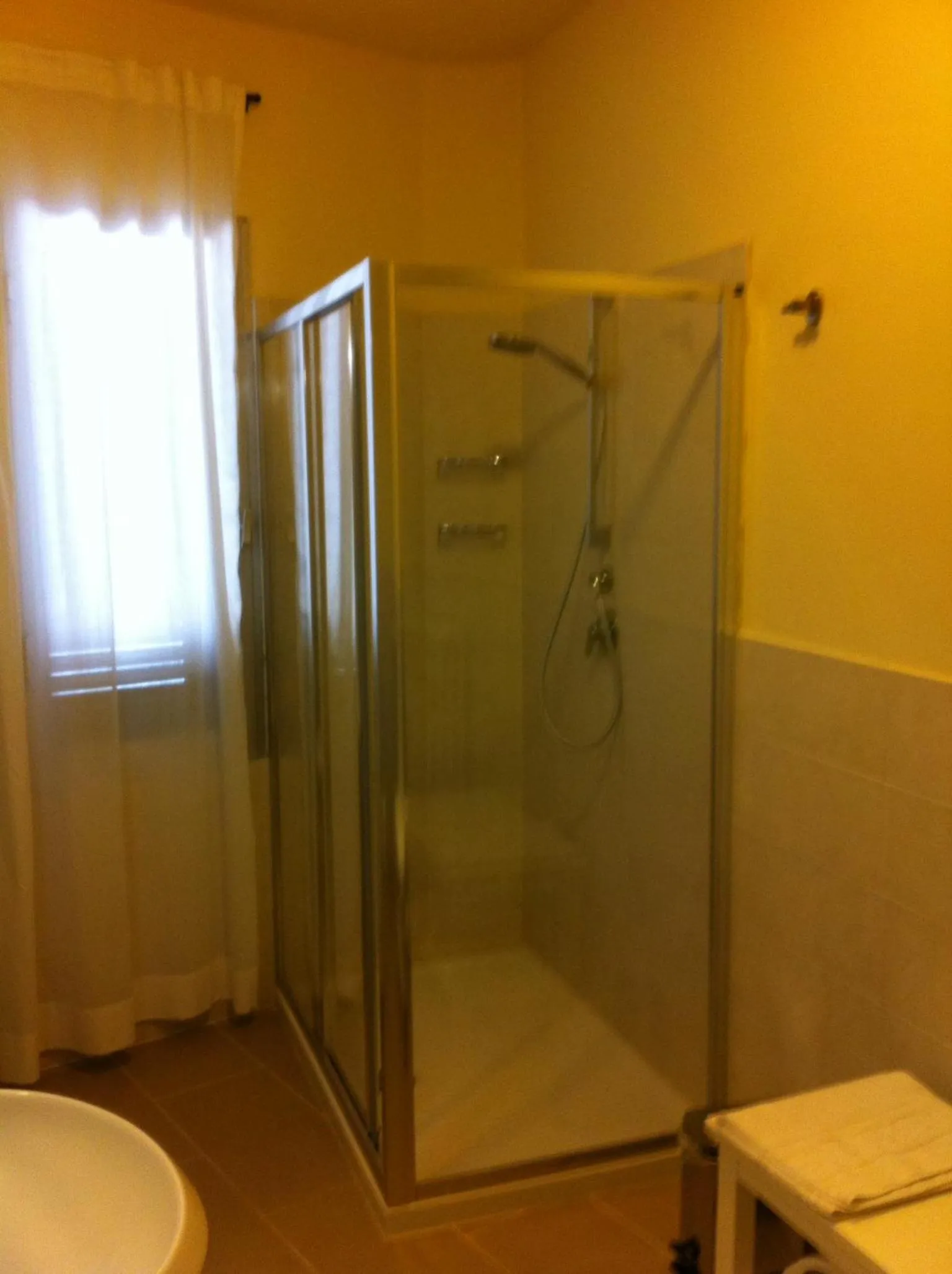 Shower in Albergo Il Cochino