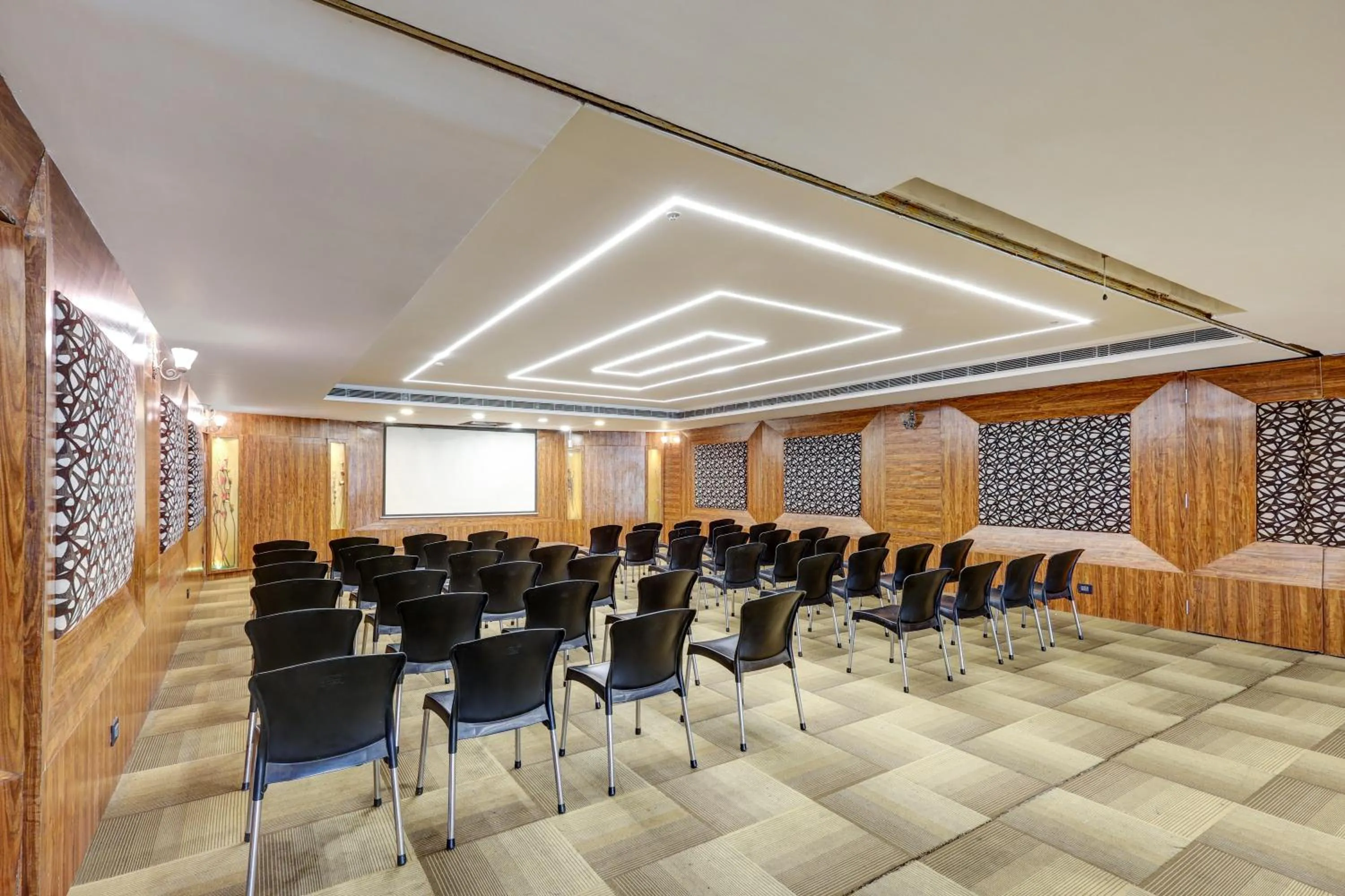Banquet/Function facilities in Treebo Blak & Wite Rk Beach