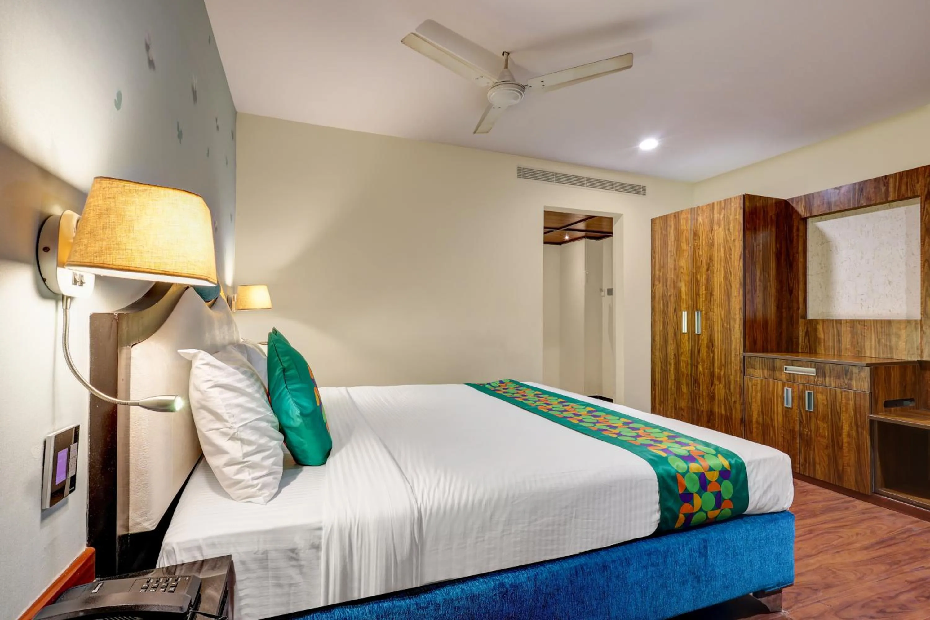 Bedroom in Treebo Blak & Wite Rk Beach