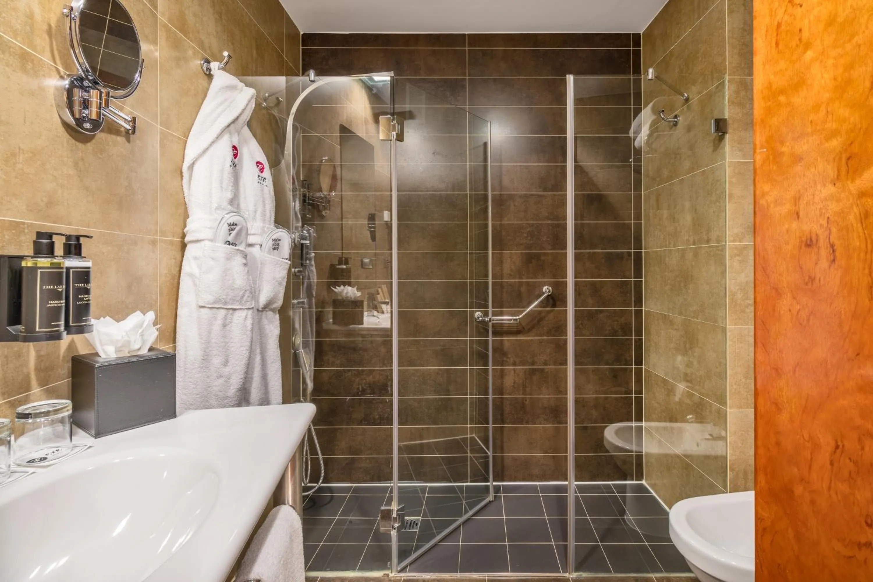 Shower in Exe Doña Carlota