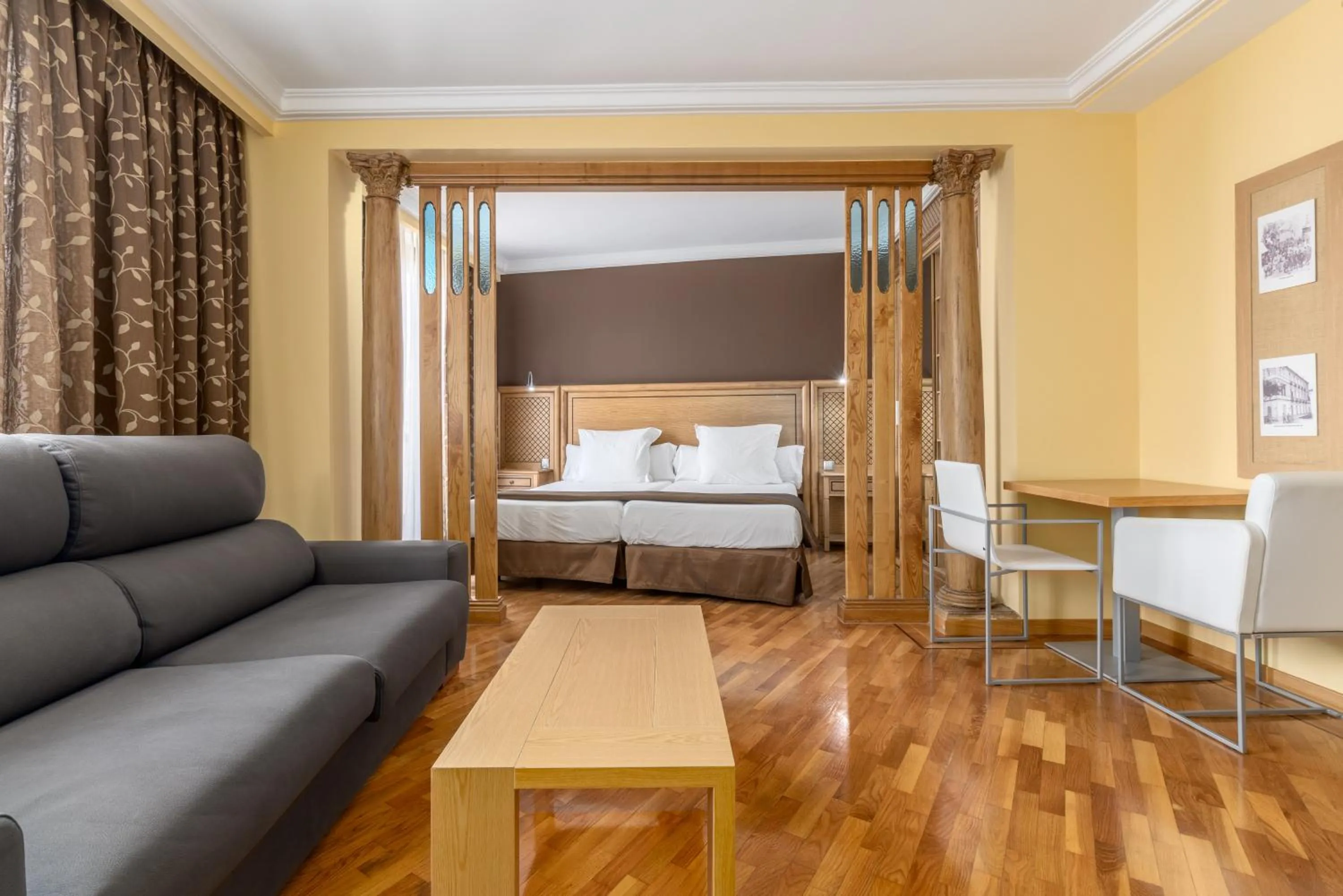 Photo of the whole room, Bed in Exe Doña Carlota