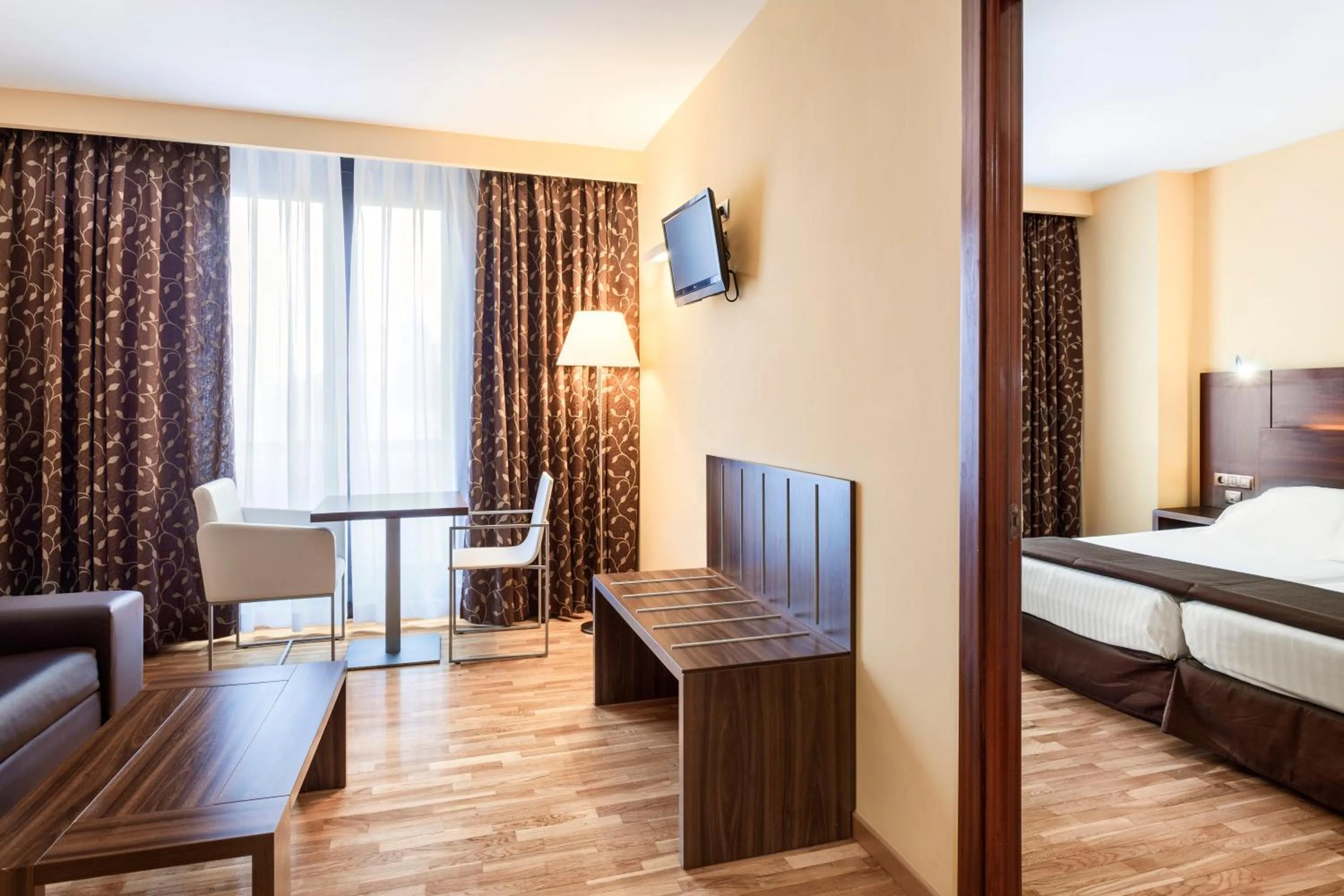 Photo of the whole room, Bed in Exe Doña Carlota