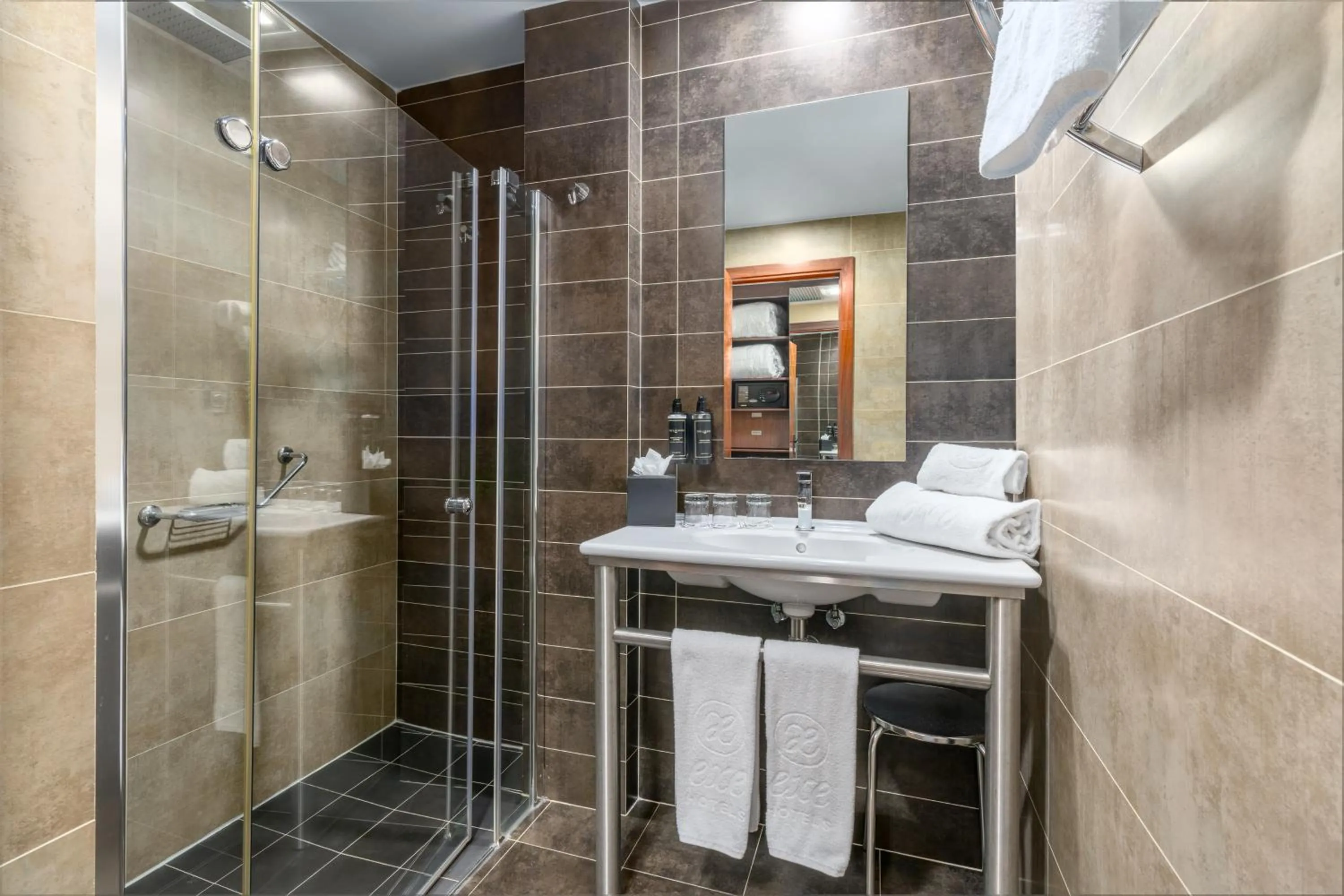 Shower in Exe Doña Carlota