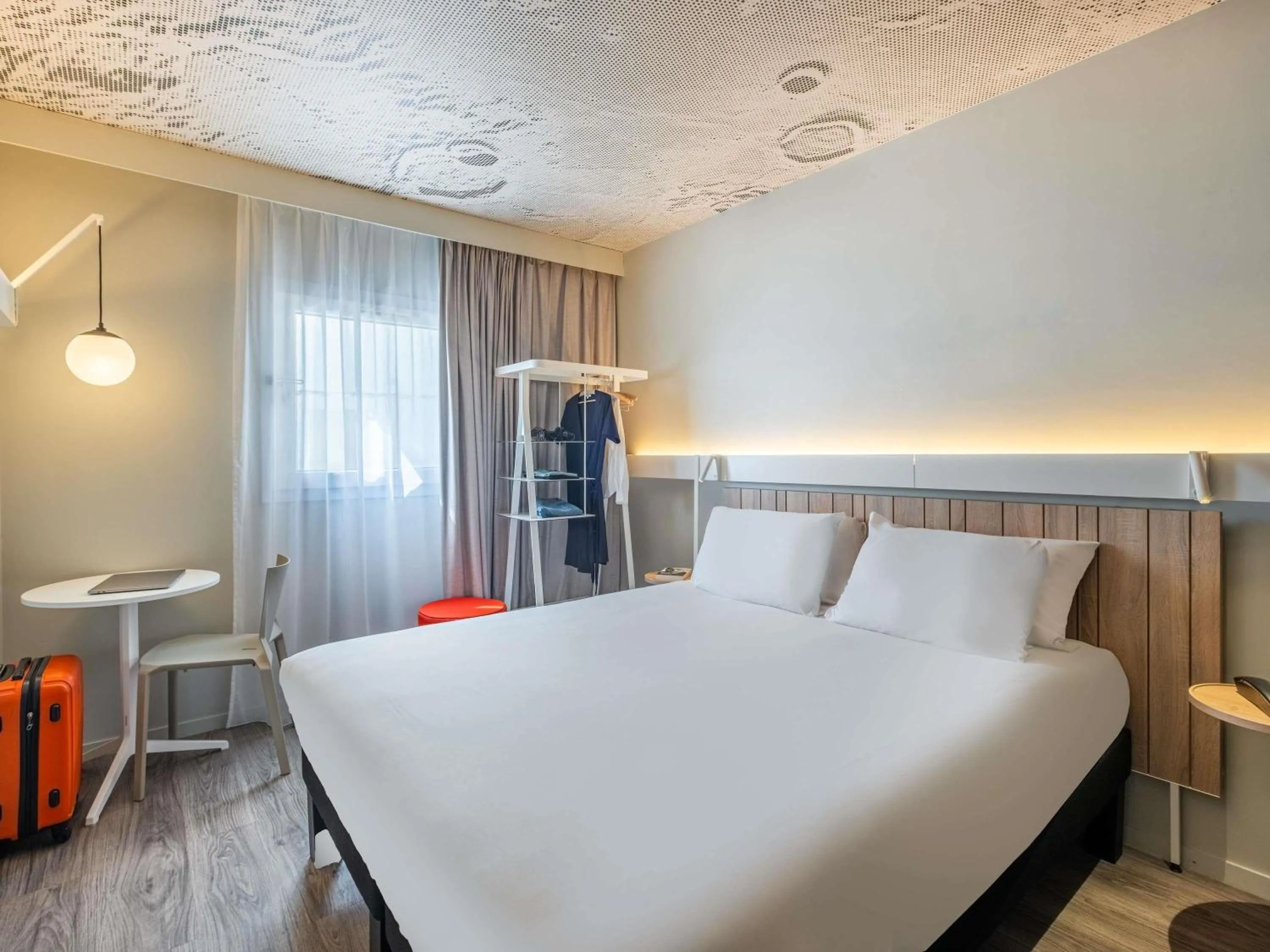 Bedroom, Bed in ibis Nantes Treillières