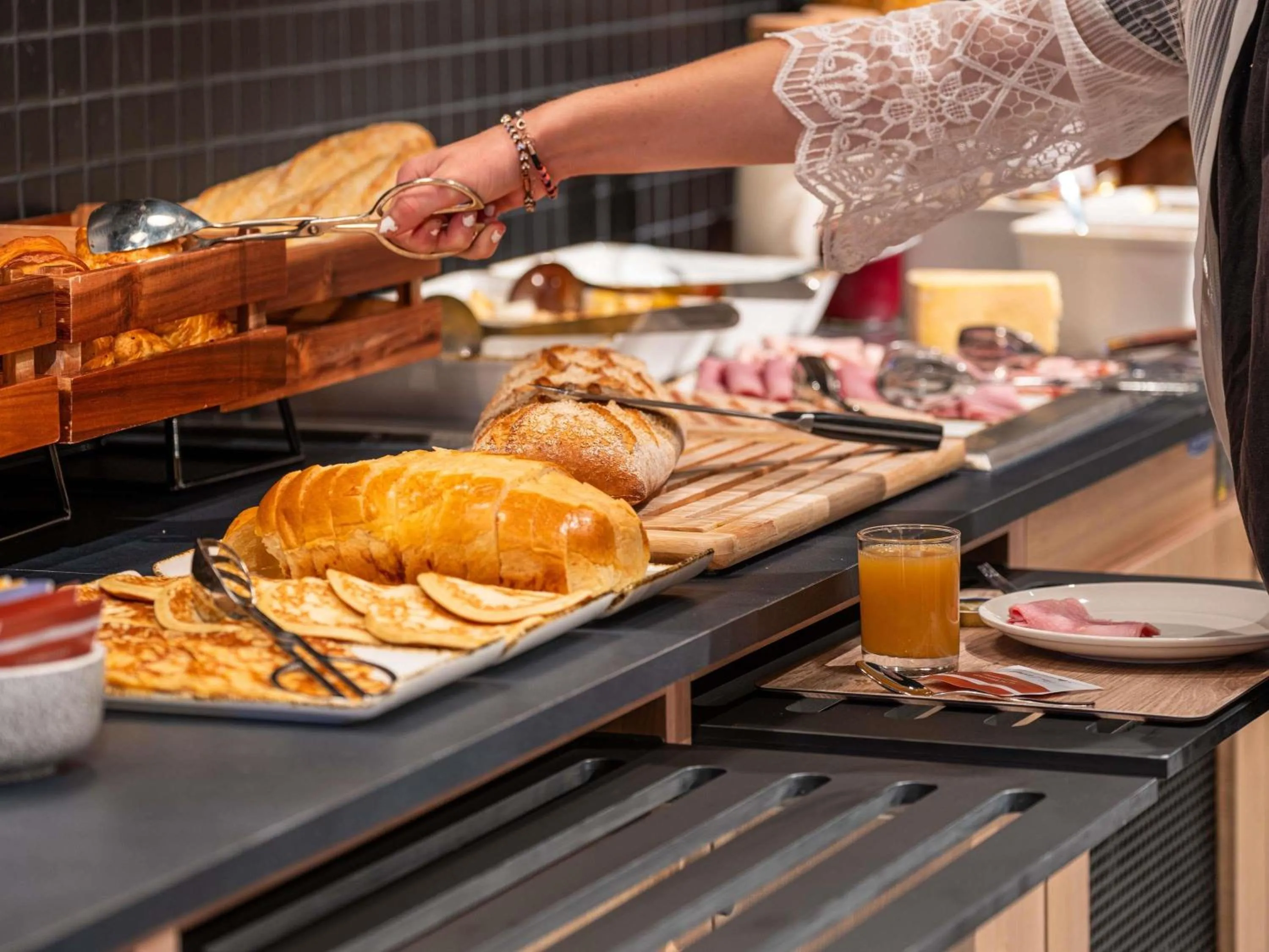 Breakfast in ibis Nantes Treillières