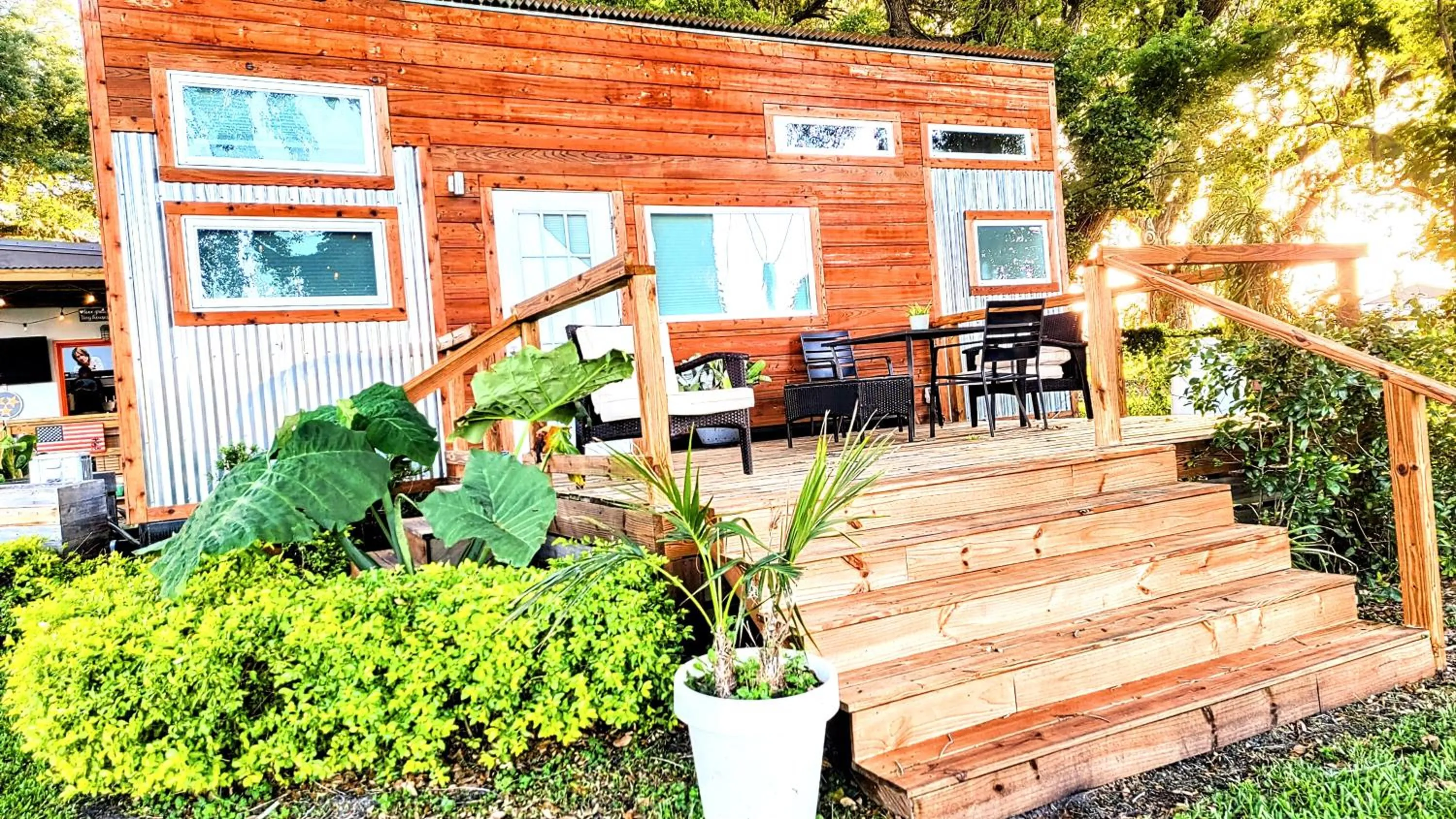 Two-Bedroom House in Orlando Lakefront Tiny Houses