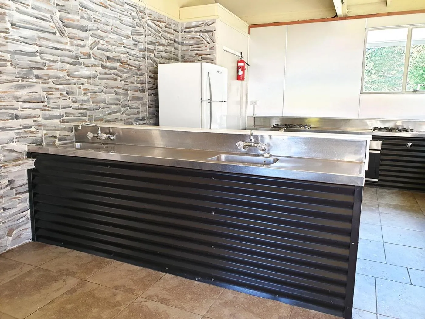 Communal kitchen in Lake Ruataniwha Holiday Park