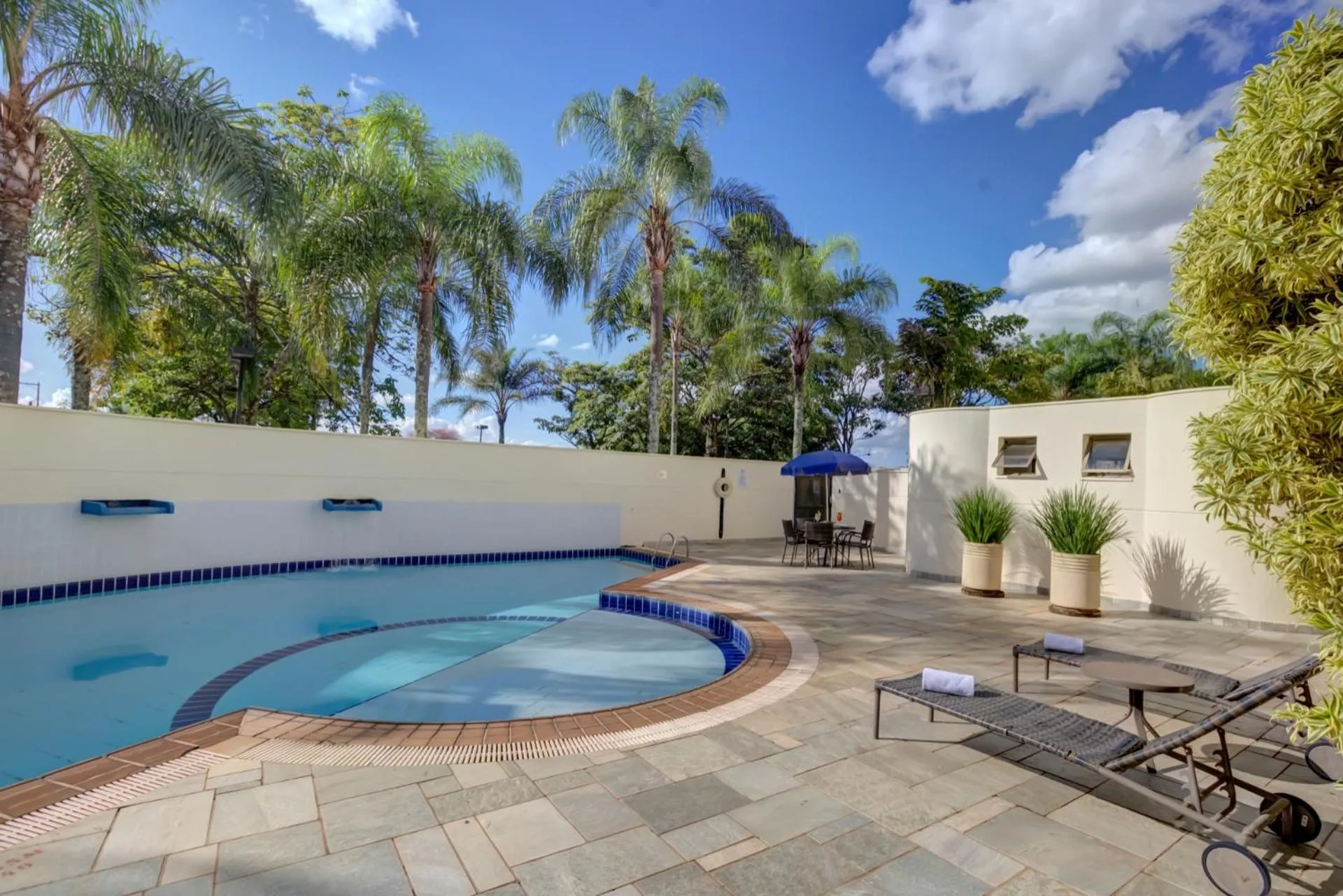 Swimming pool in Comfort Franca