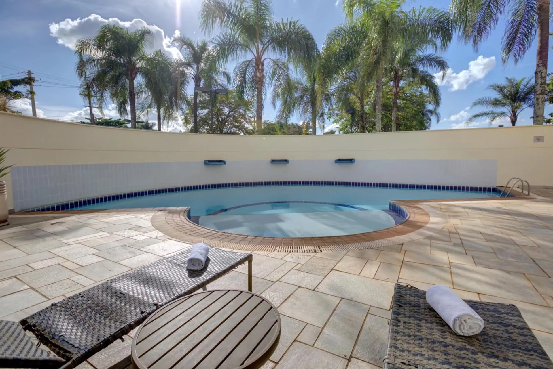 Swimming pool in Comfort Franca