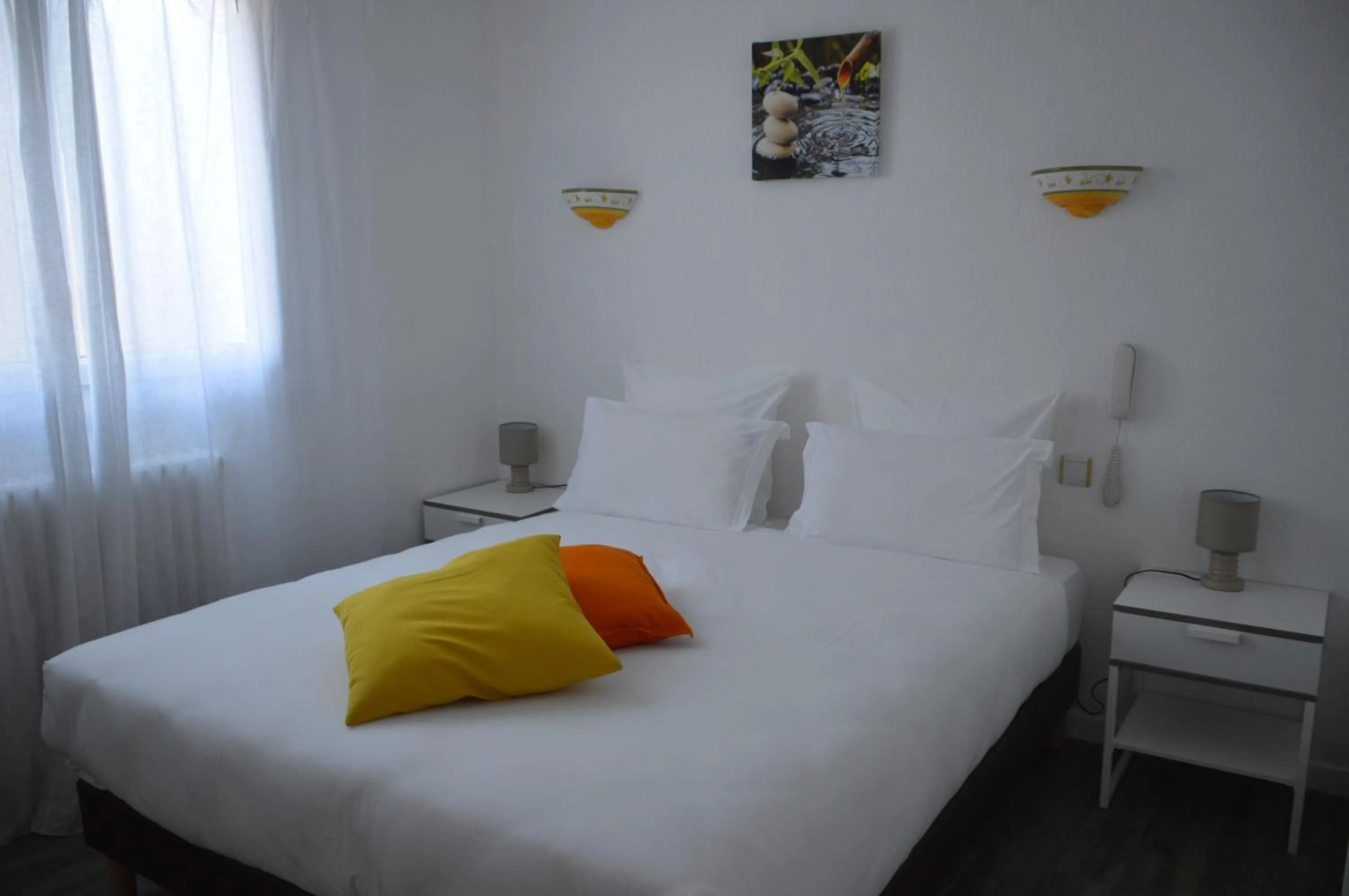 Bedroom, Bed in Le Castelet