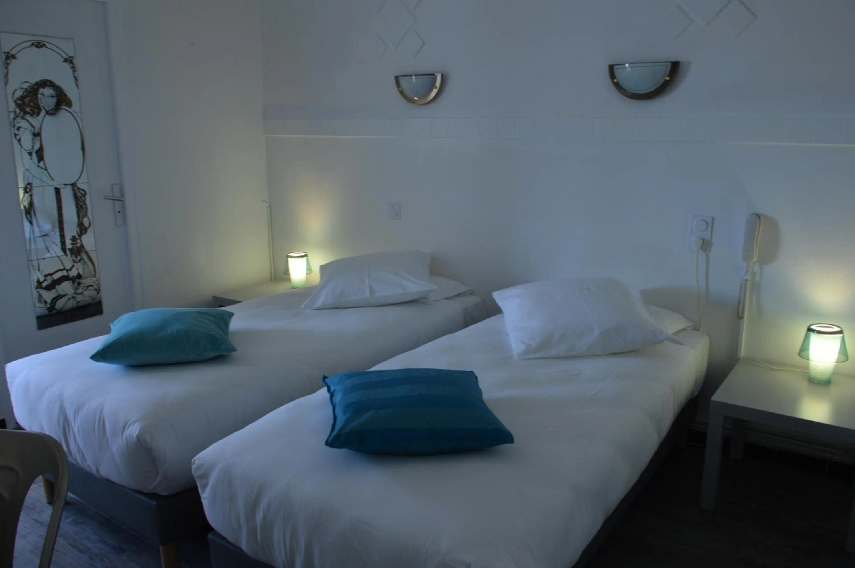 Bedroom, Bed in Le Castelet