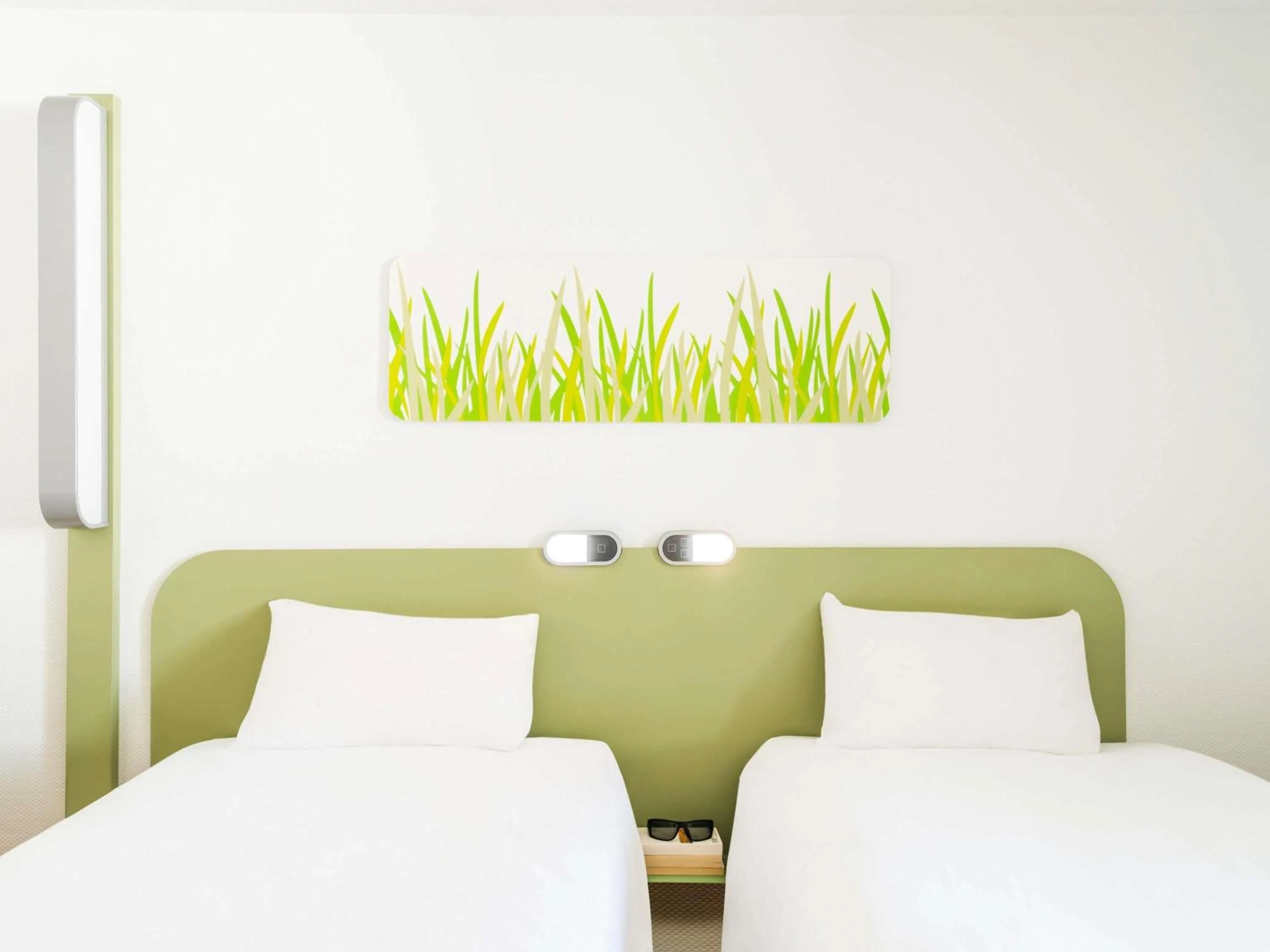 Bedroom, Bed in ibis budget Noyon