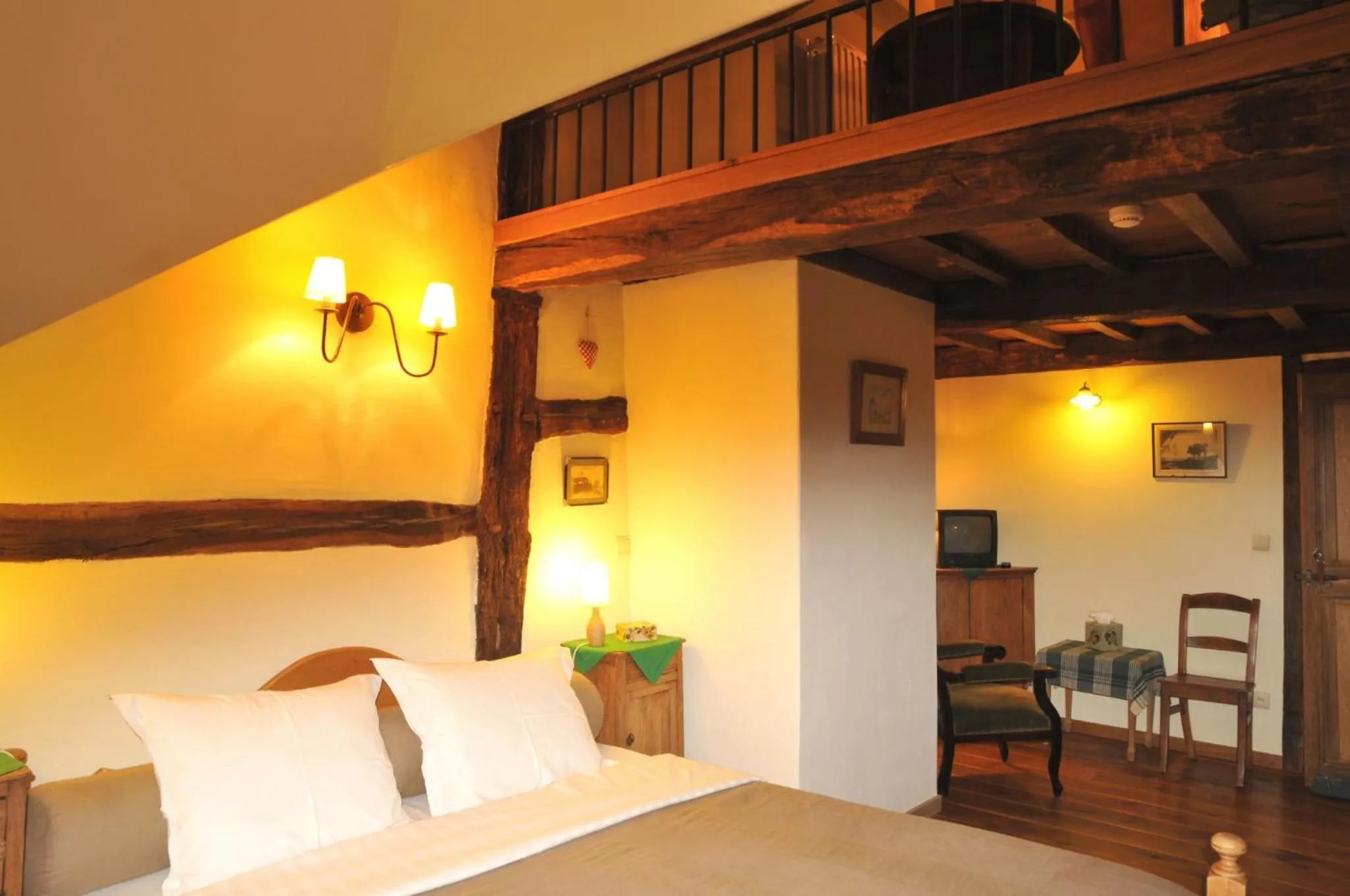 Photo of the whole room, Bed in B&B Le Clos de la Fontaine