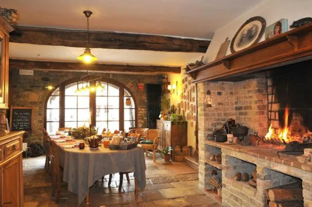 Continental breakfast in B&B Le Clos de la Fontaine