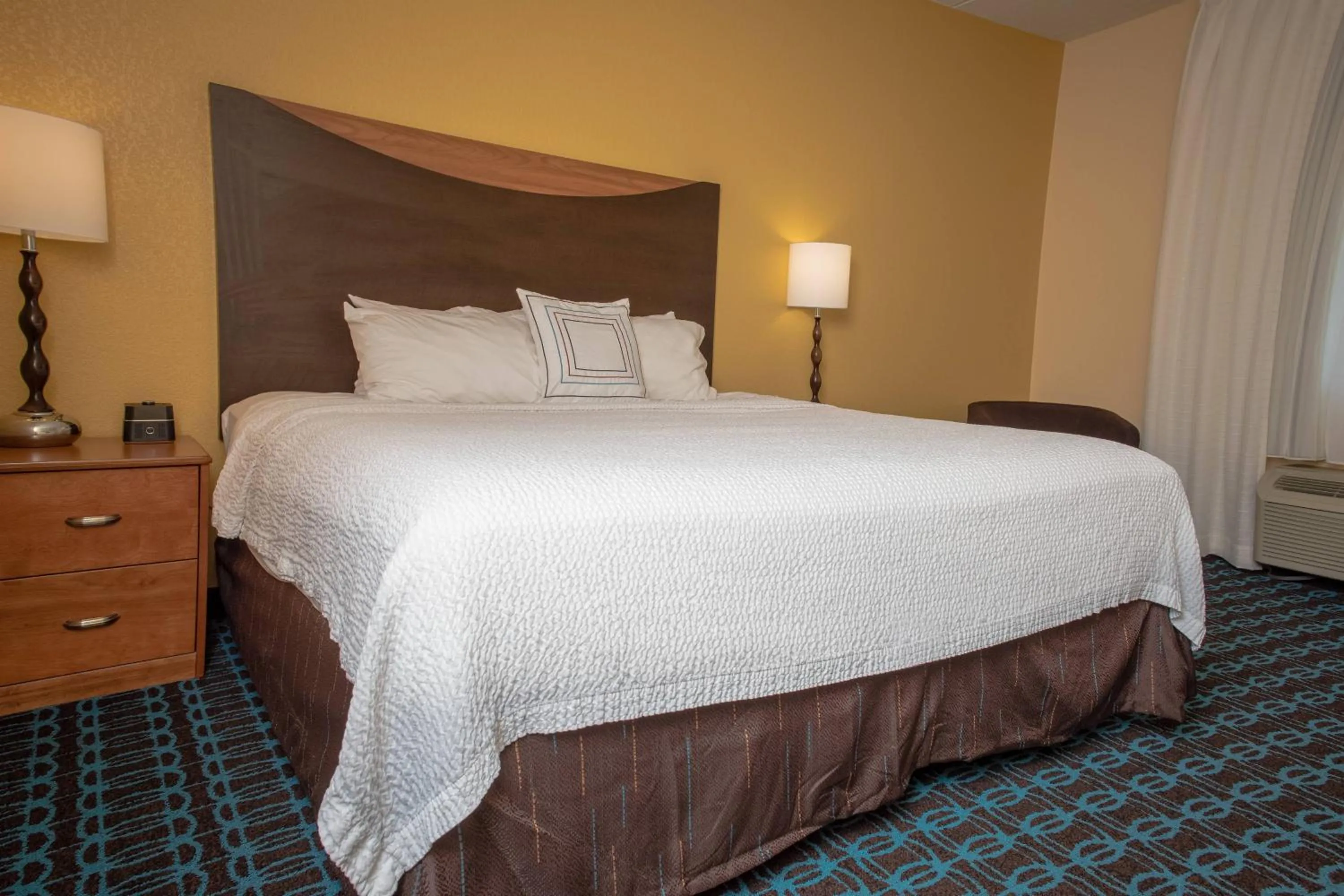 Photo of the whole room, Bed in Fairfield Inn & Suites by Marriott Knoxville/East