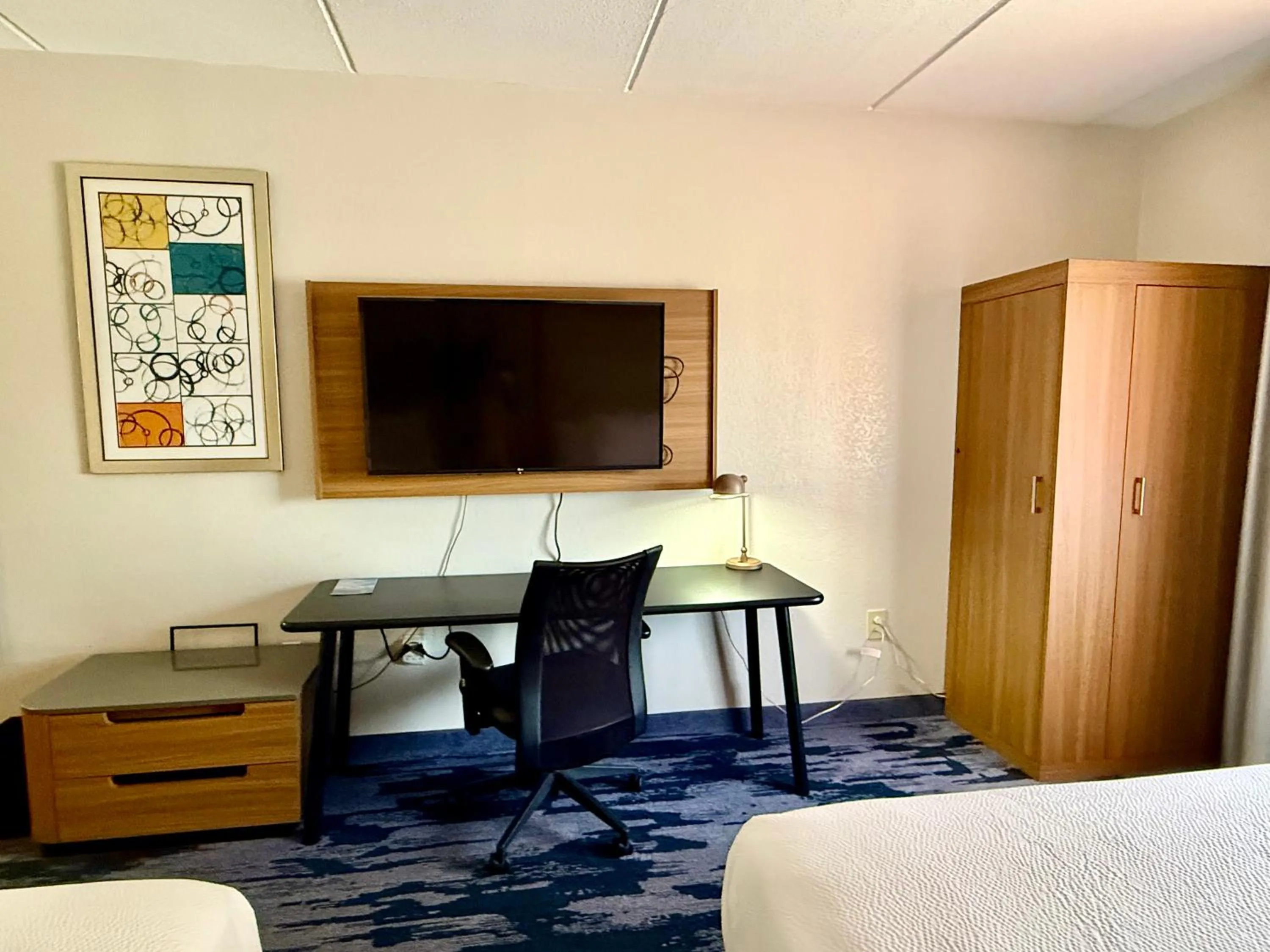 Bed in Fairfield Inn & Suites by Marriott Knoxville/East