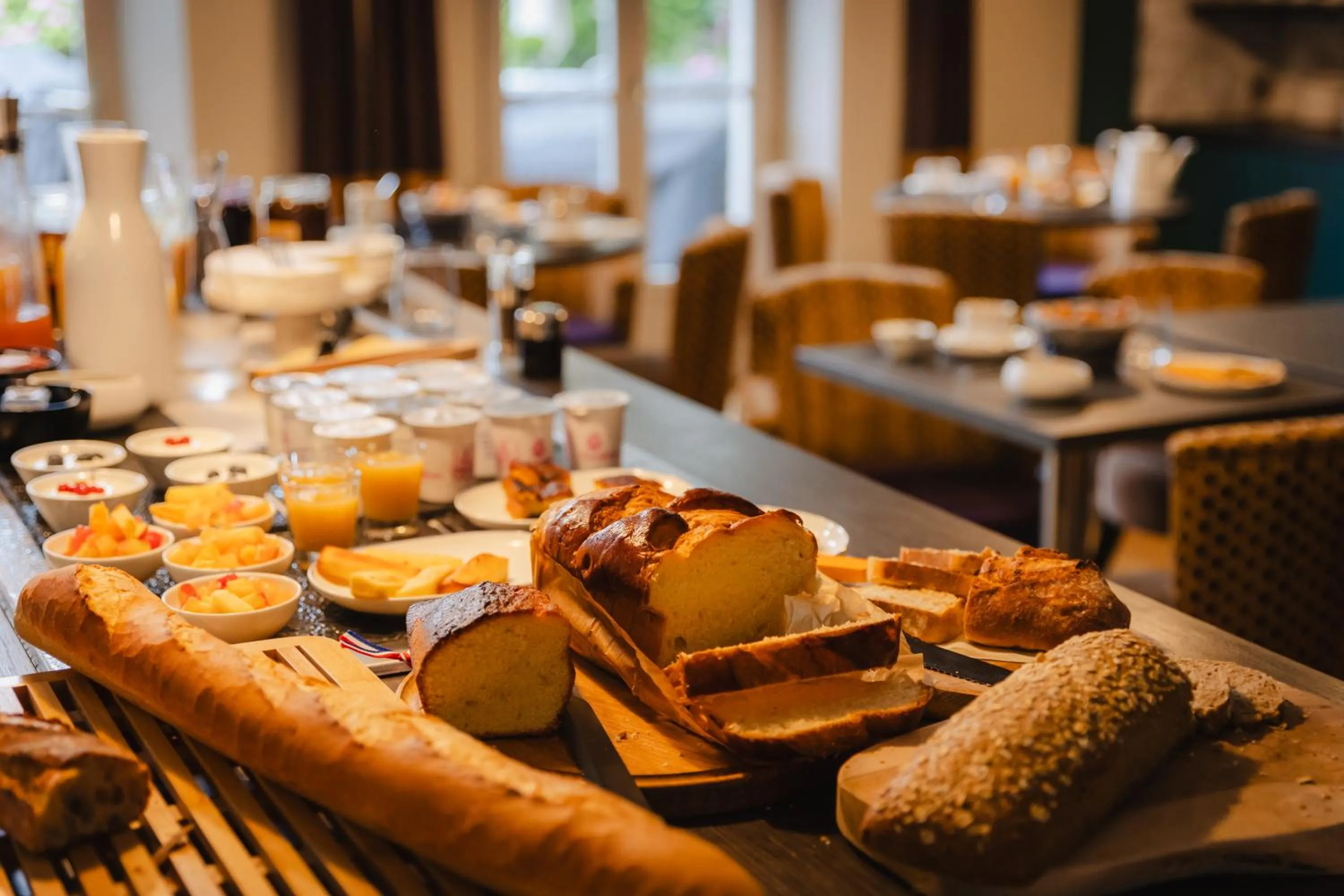 Buffet breakfast in Hôtel Le D'Avaugour