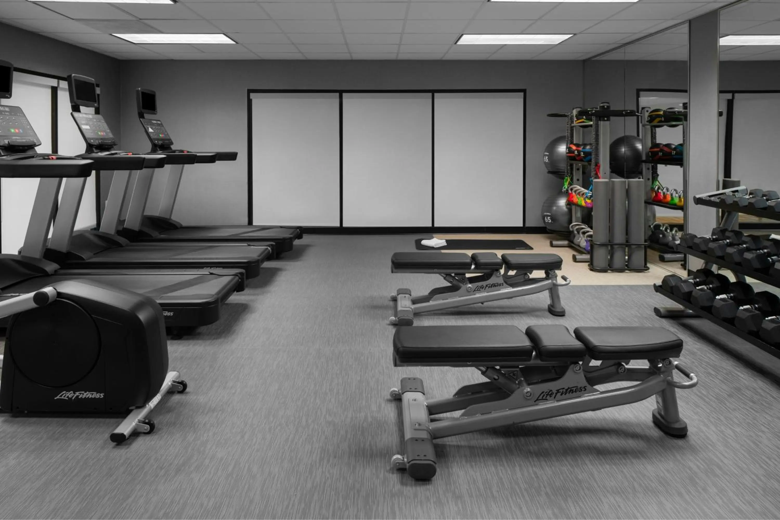 Fitness centre/facilities in Courtyard by Marriott Springfield