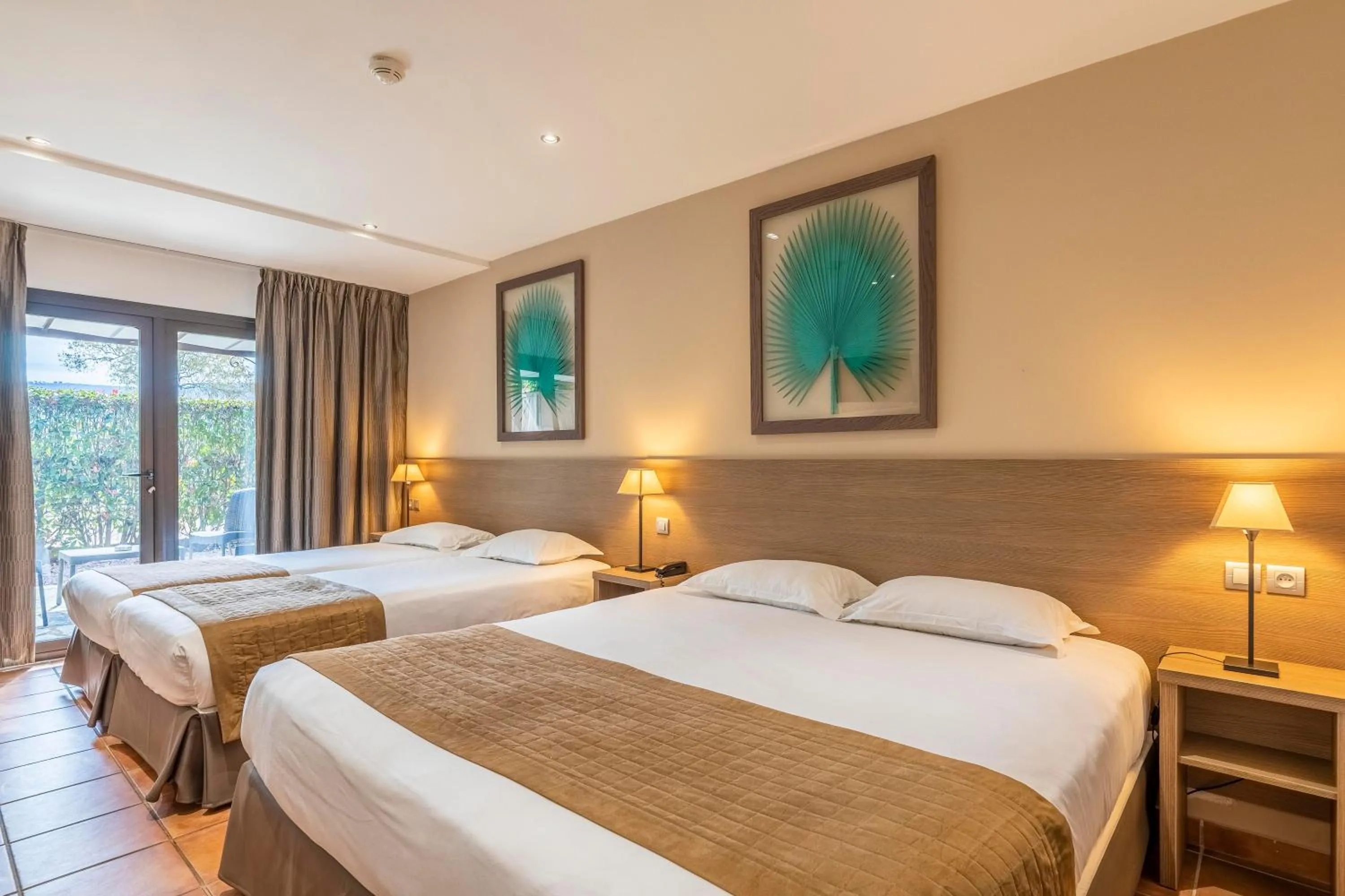 Family Room with Terrace in Hotel Shegara