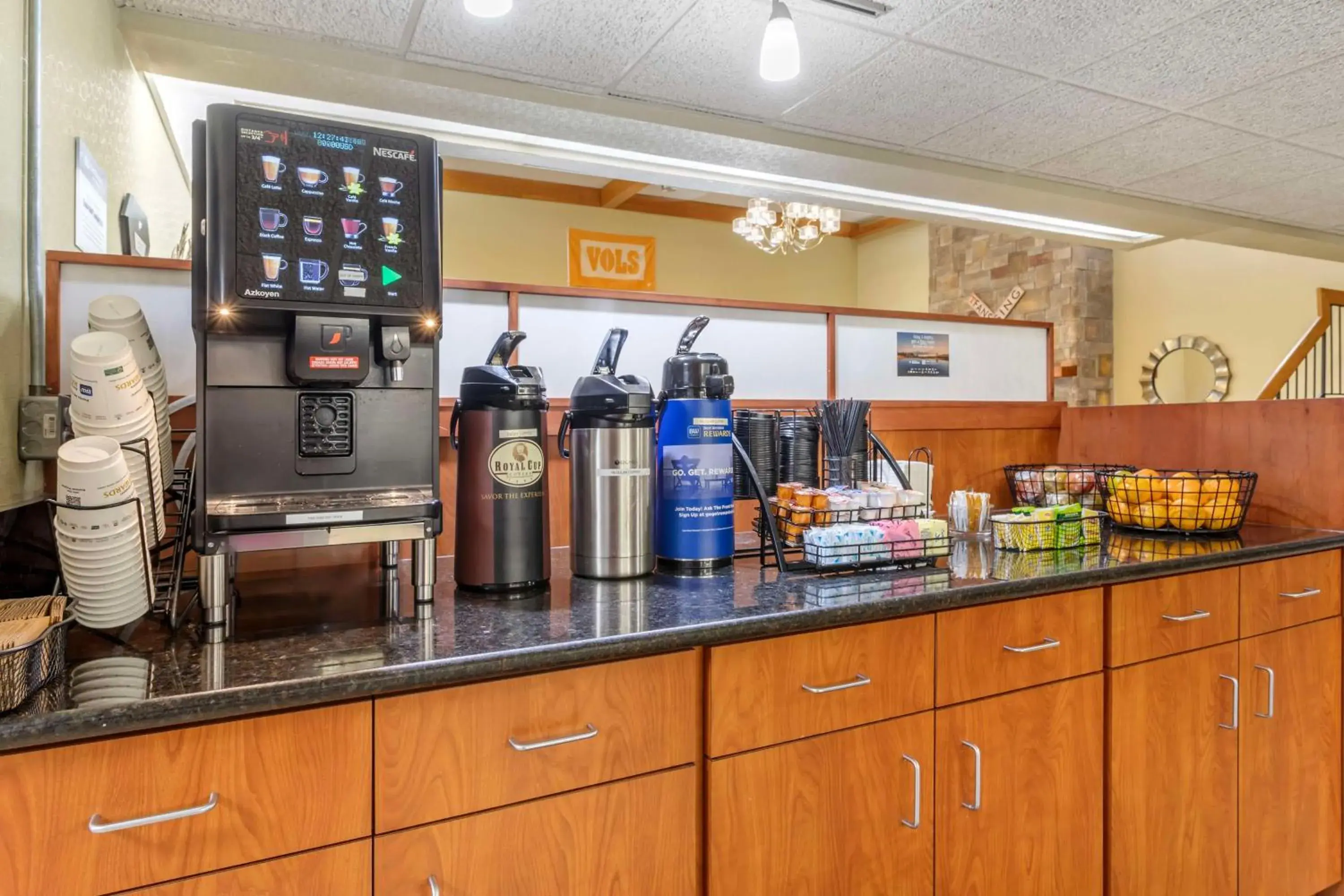 Property building in Best Western Plus Knoxville Cedar Bluff Property building in Best Western Plus Knoxville Cedar Bluff