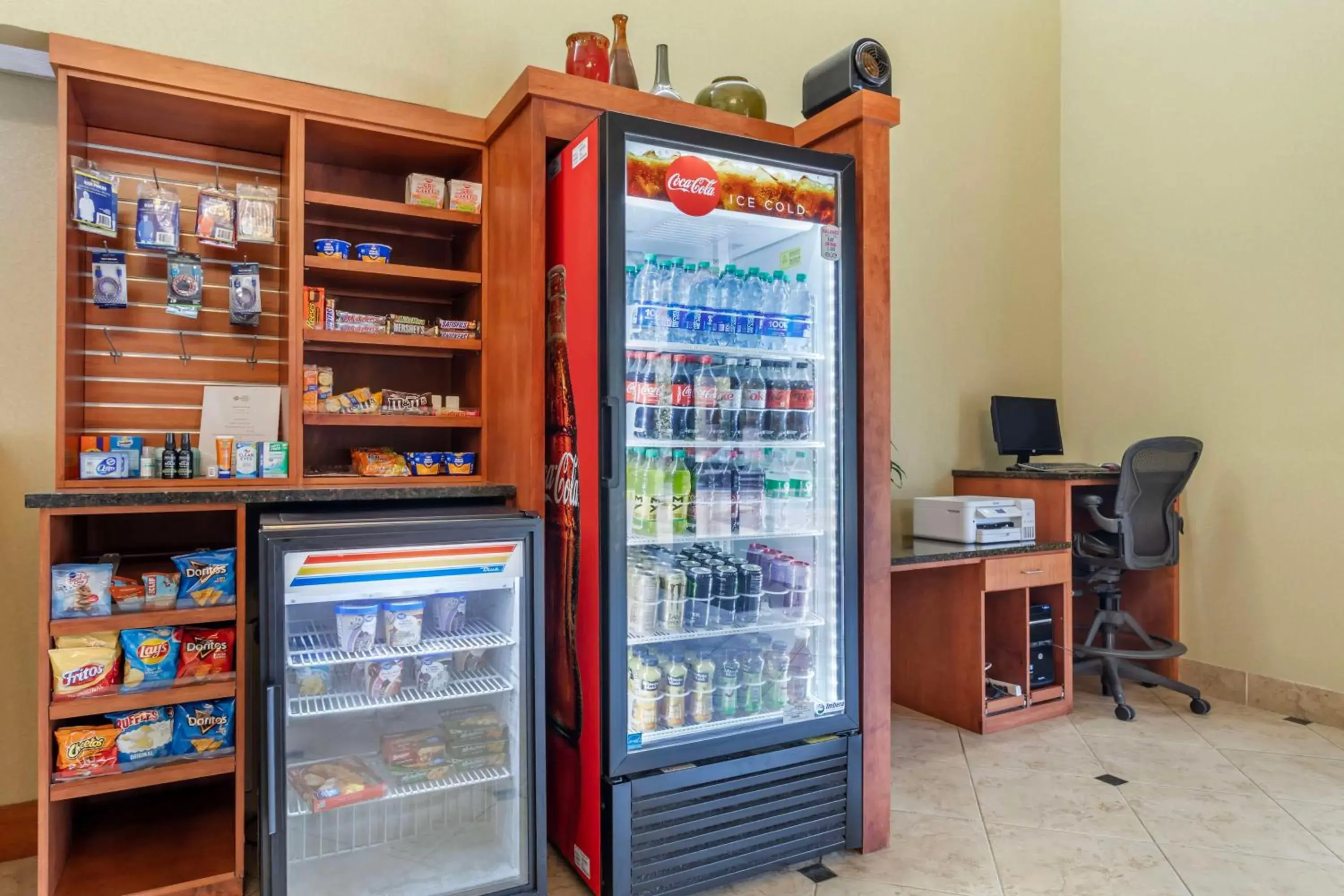 Property building in Best Western Plus Knoxville Cedar Bluff Property building in Best Western Plus Knoxville Cedar Bluff