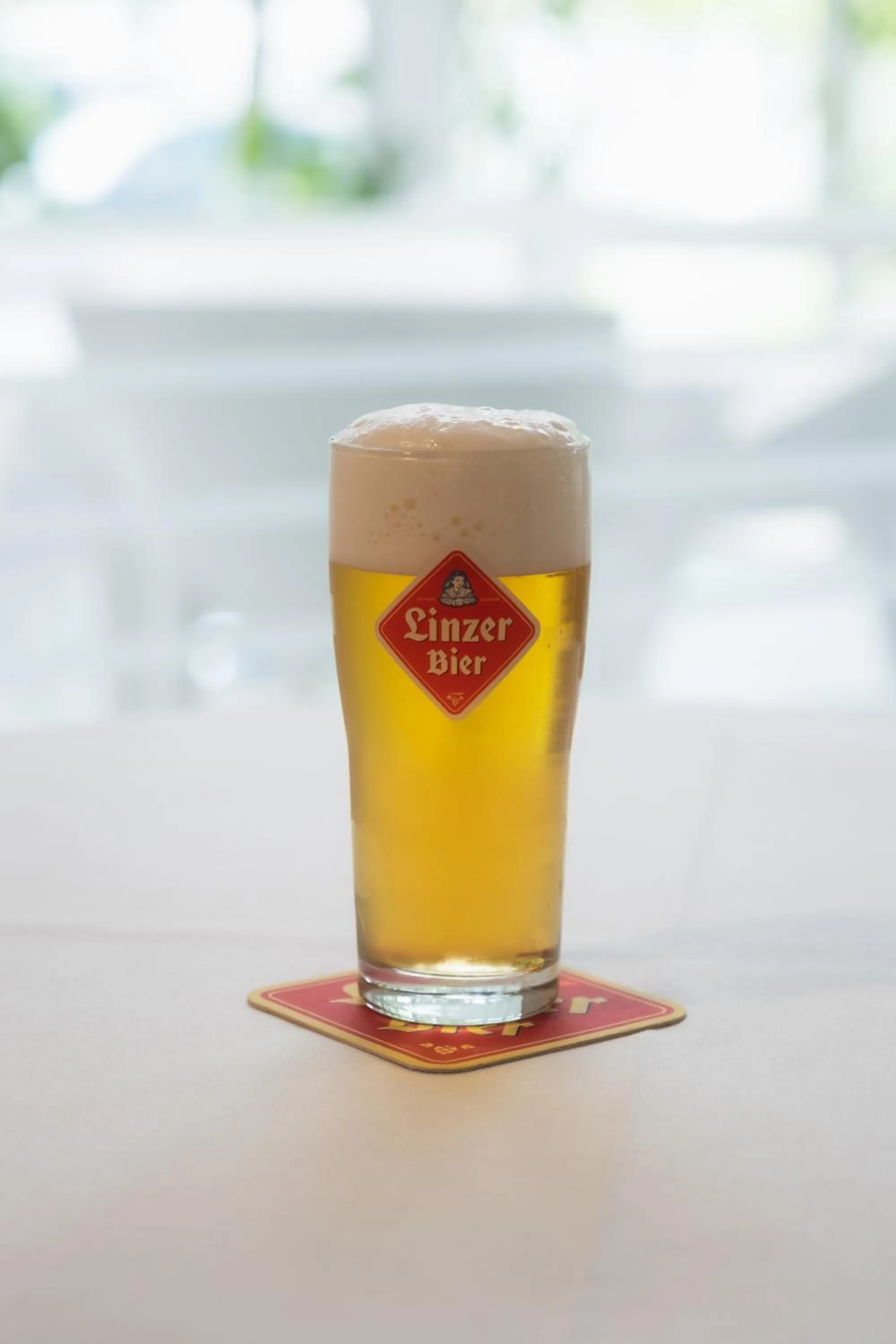 Lounge or bar in City-Hotel