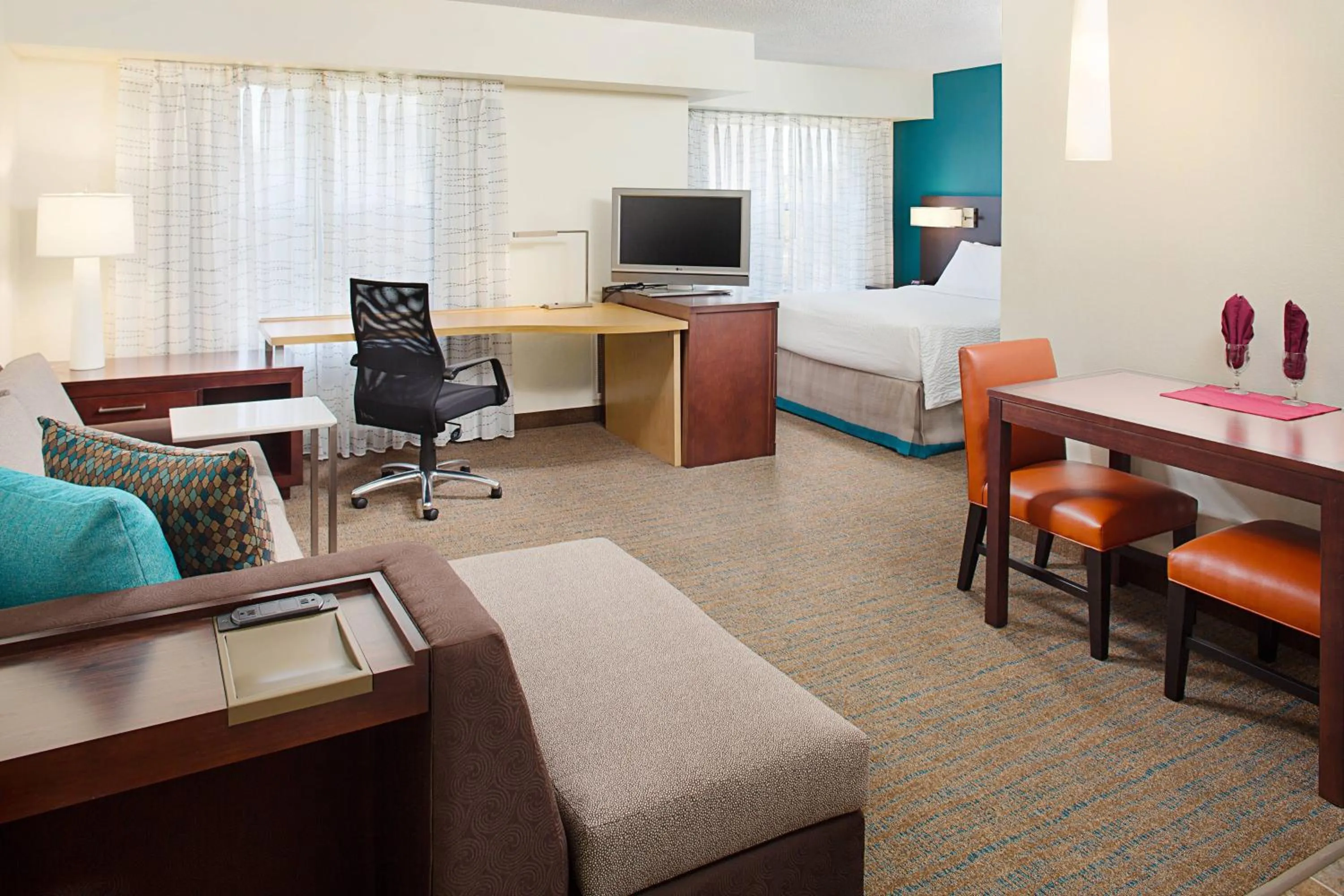 Photo of the whole room in Residence Inn Gaithersburg Washingtonian Center