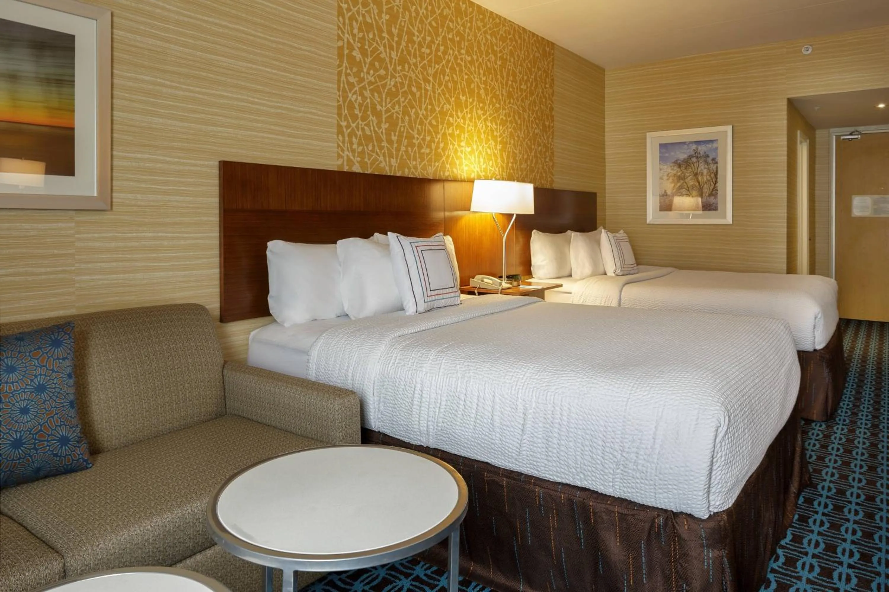 Photo of the whole room, Bed in Fairfield Inn & Suites by Marriott Belleville