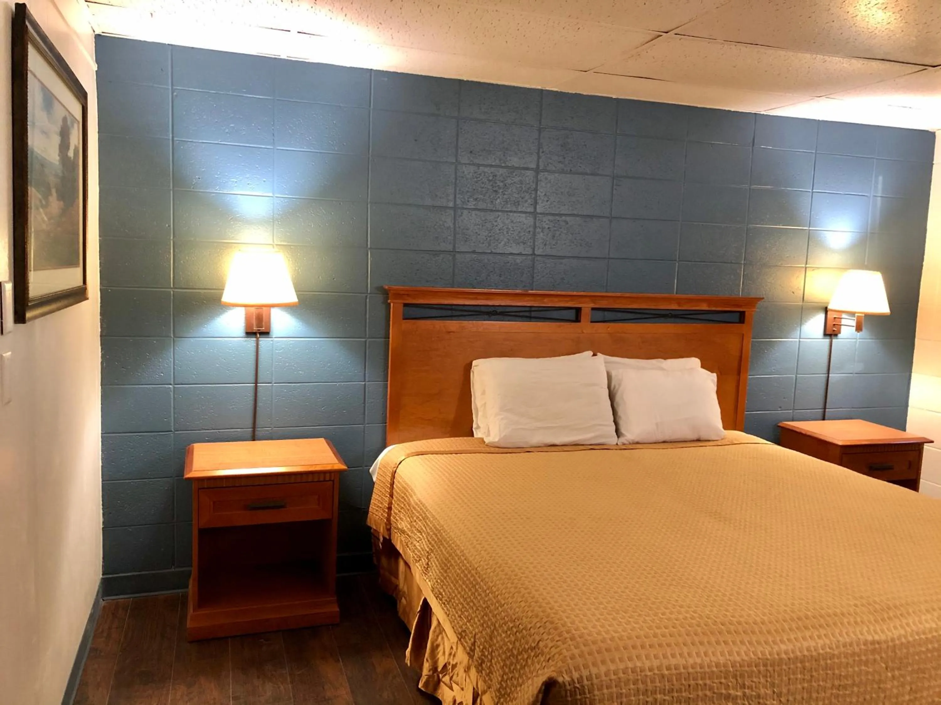 Bedroom, Bed in Capital O Budget Inn Ontario I-84