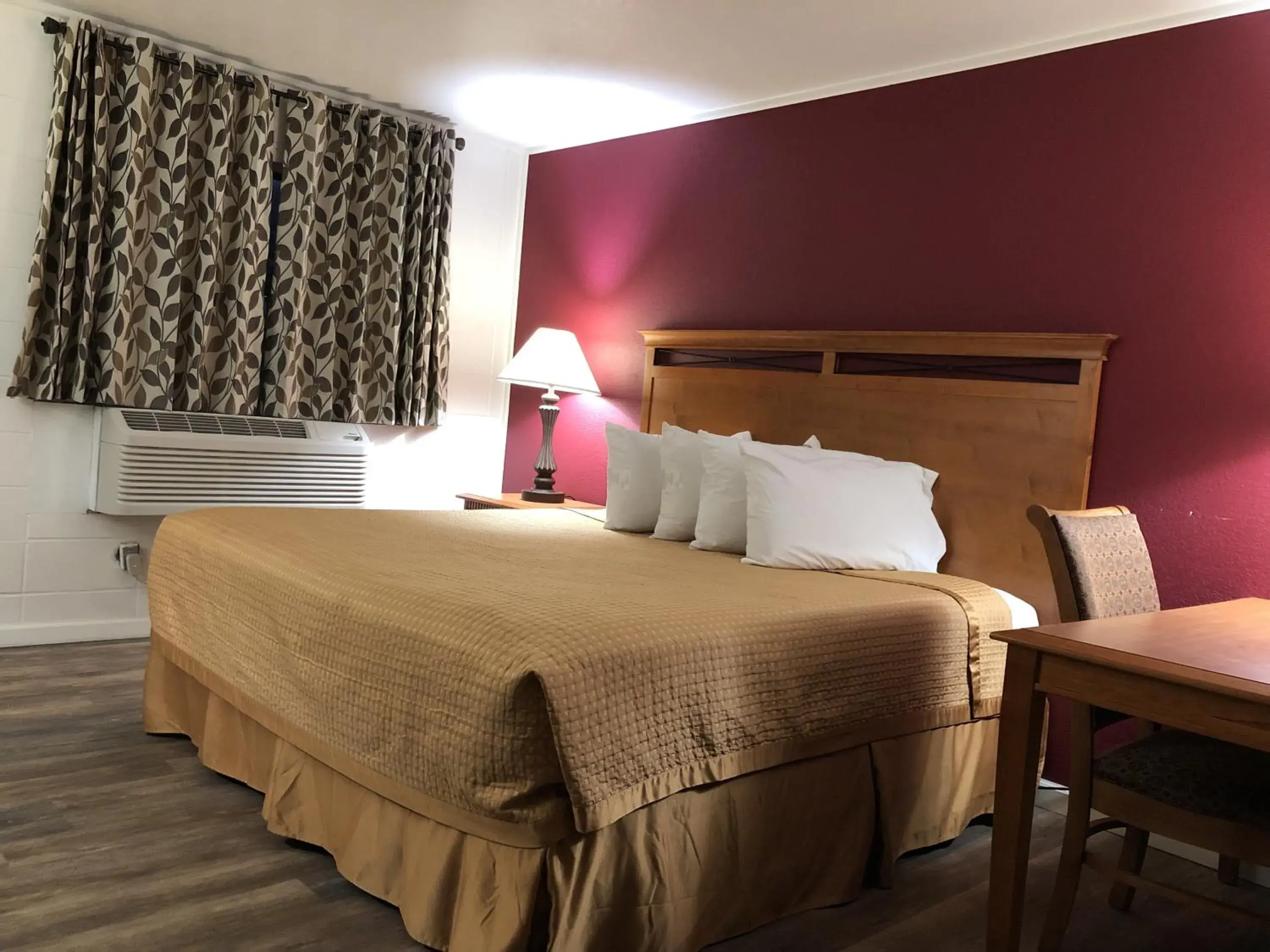 King Bed with Sofa Bed Non-Smoking in Capital O Budget Inn Ontario I-84 King Bed with Sofa Bed Non-Smoking in Capital O Budget Inn Ontario I-84