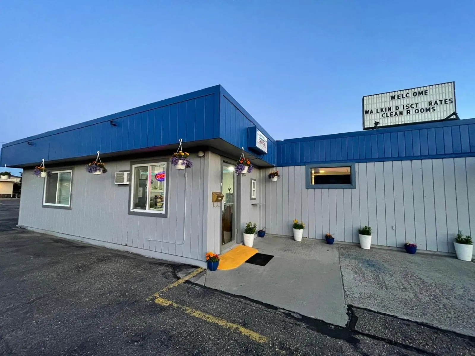 Lobby or reception in Capital O Budget Inn Ontario I-84