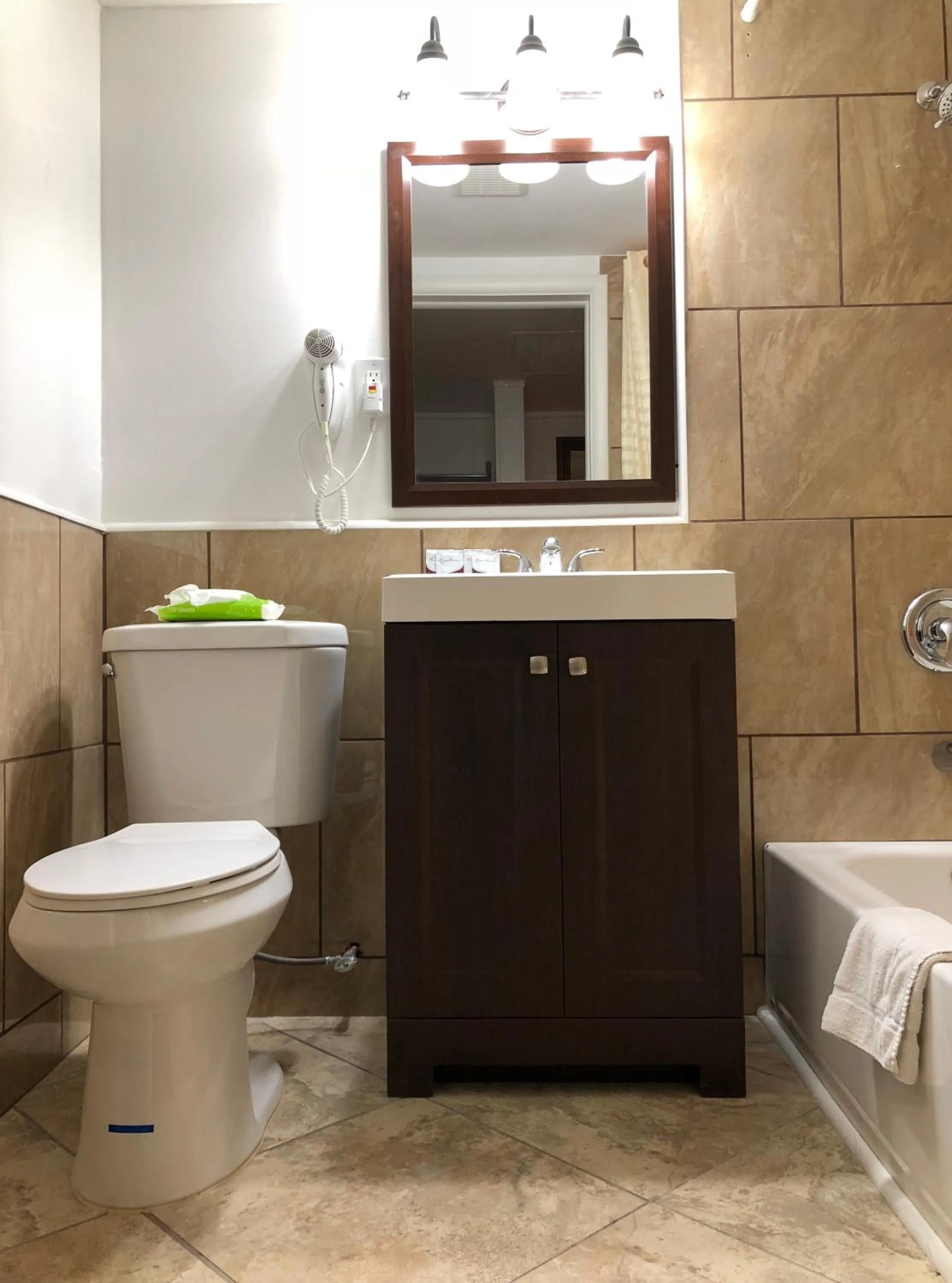 Bathroom in Capital O Budget Inn Ontario I-84