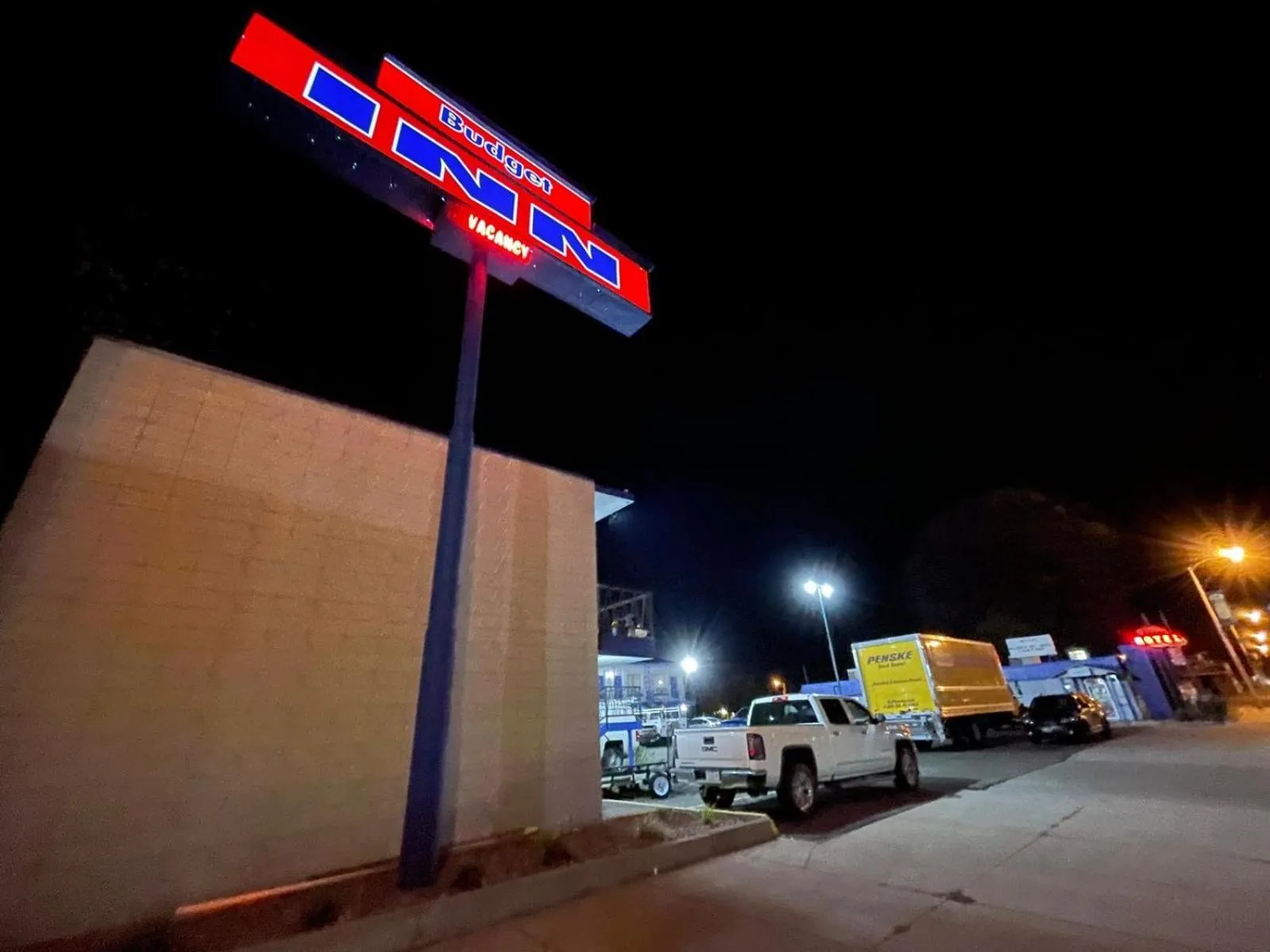 Parking in Capital O Budget Inn Ontario I-84