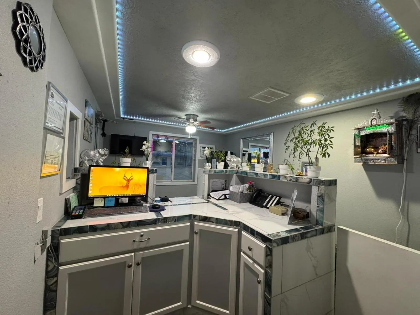 Lobby or reception in Capital O Budget Inn Ontario I-84