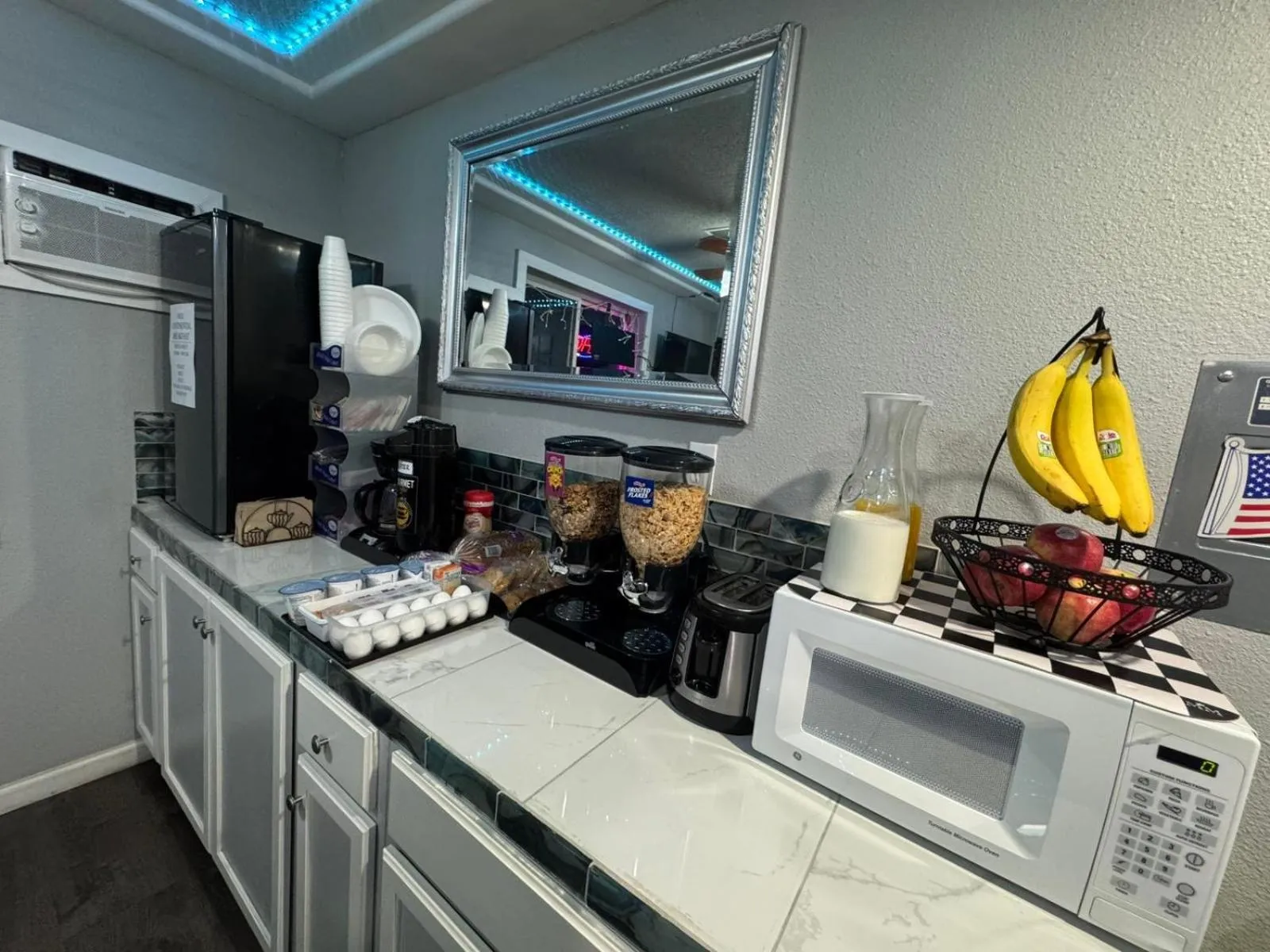 Lobby or reception in Capital O Budget Inn Ontario I-84