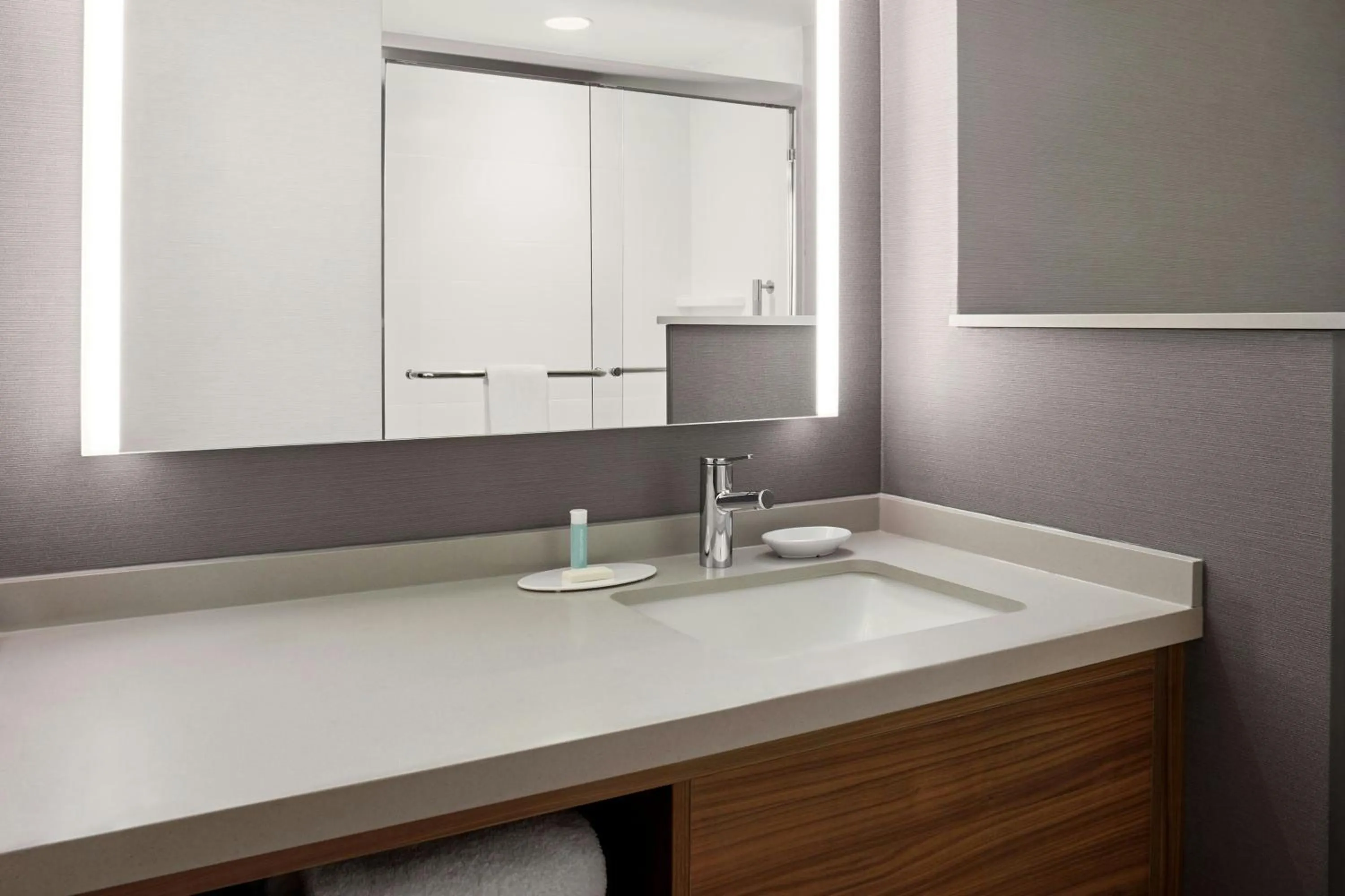 Bathroom in Courtyard by Marriott Hamilton