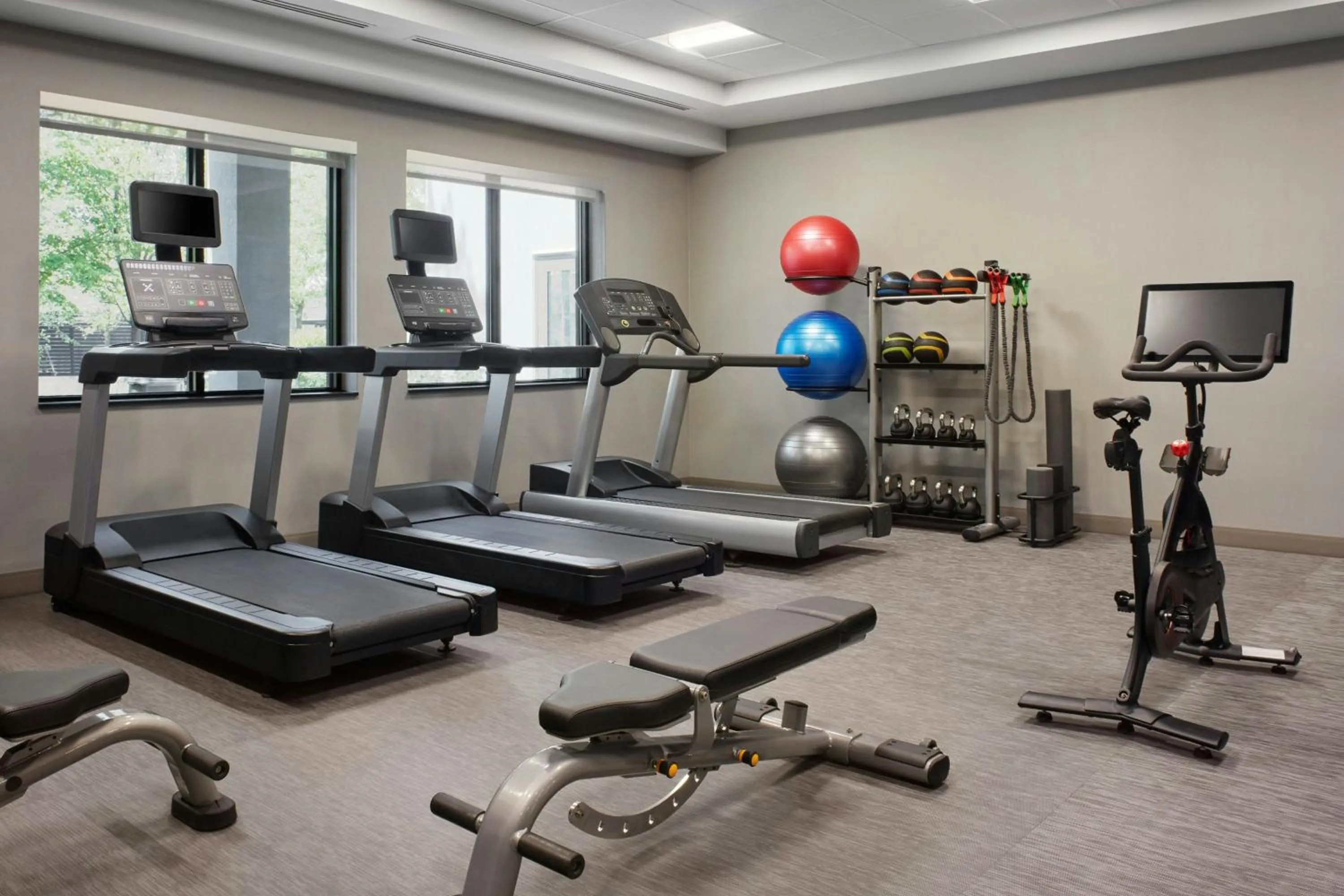 Fitness centre/facilities in Courtyard by Marriott Hamilton