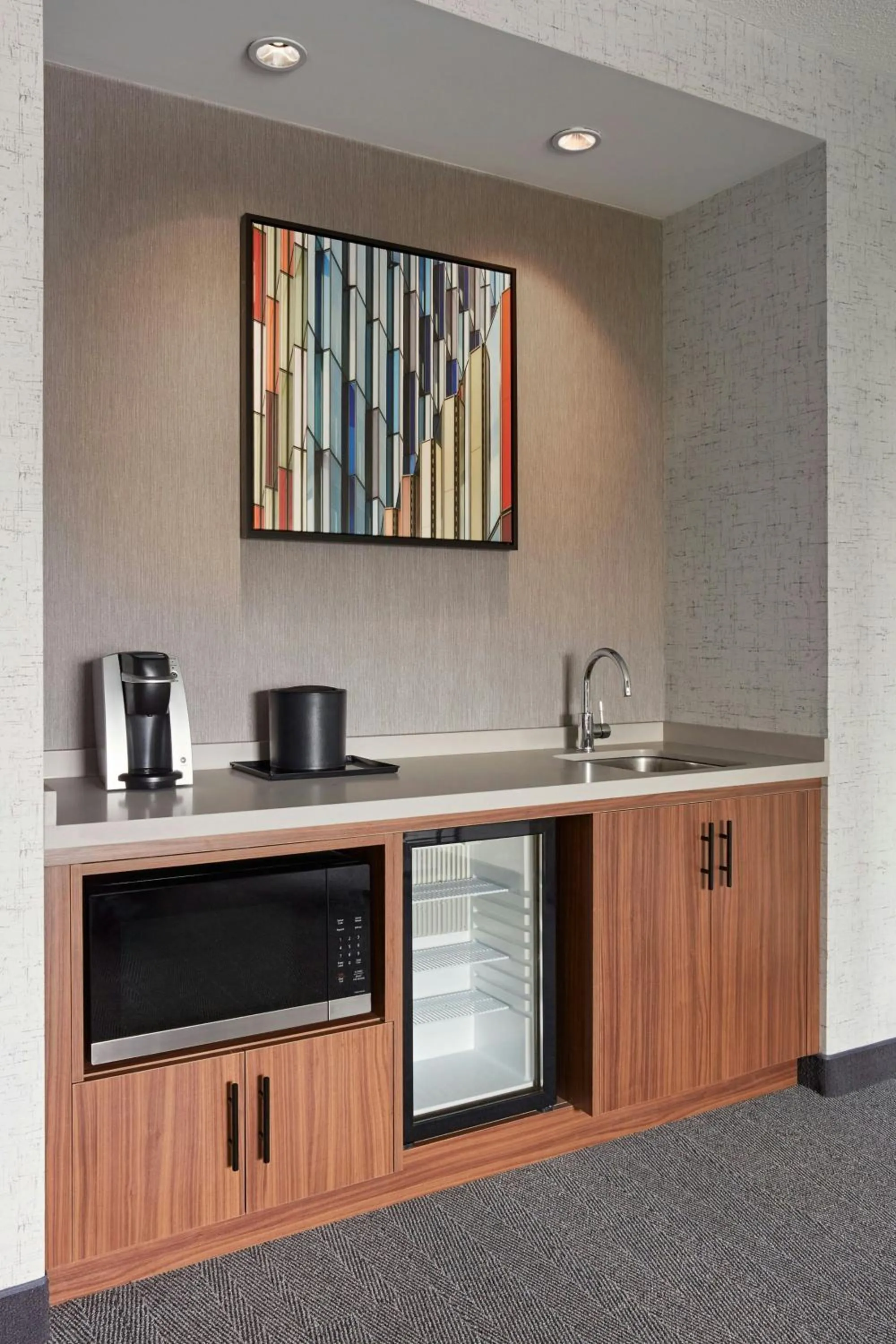 Photo of the whole room in Courtyard by Marriott Hamilton