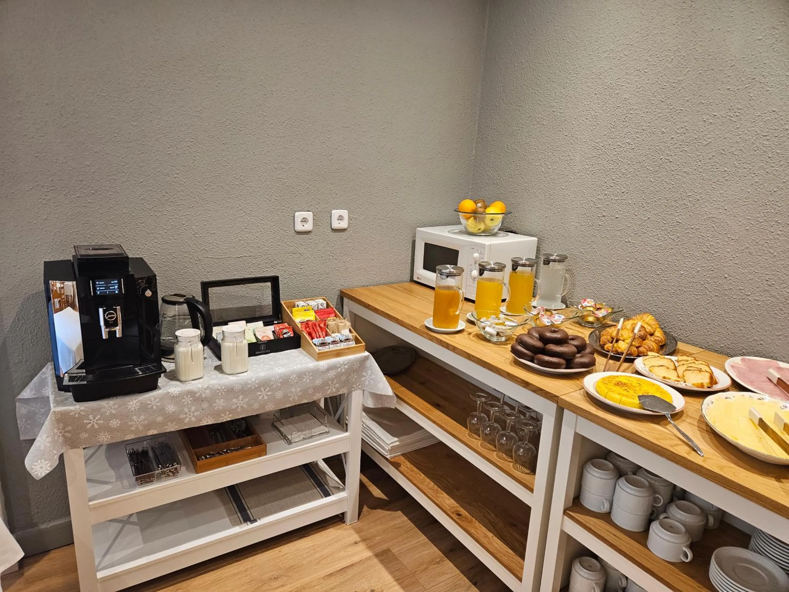 Continental breakfast in Hotel Anglada