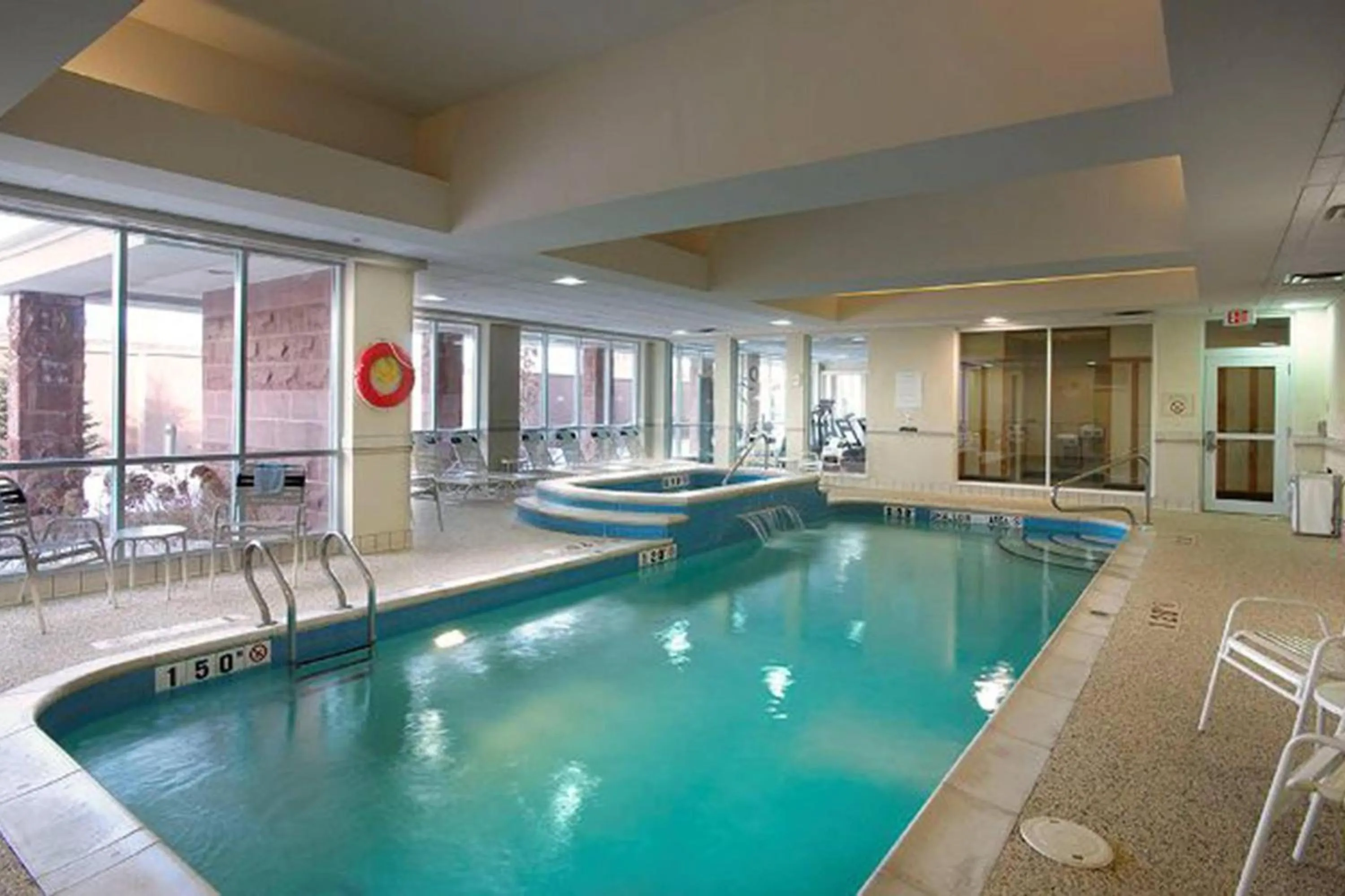 Swimming pool in Courtyard by Marriott Toronto Markham
