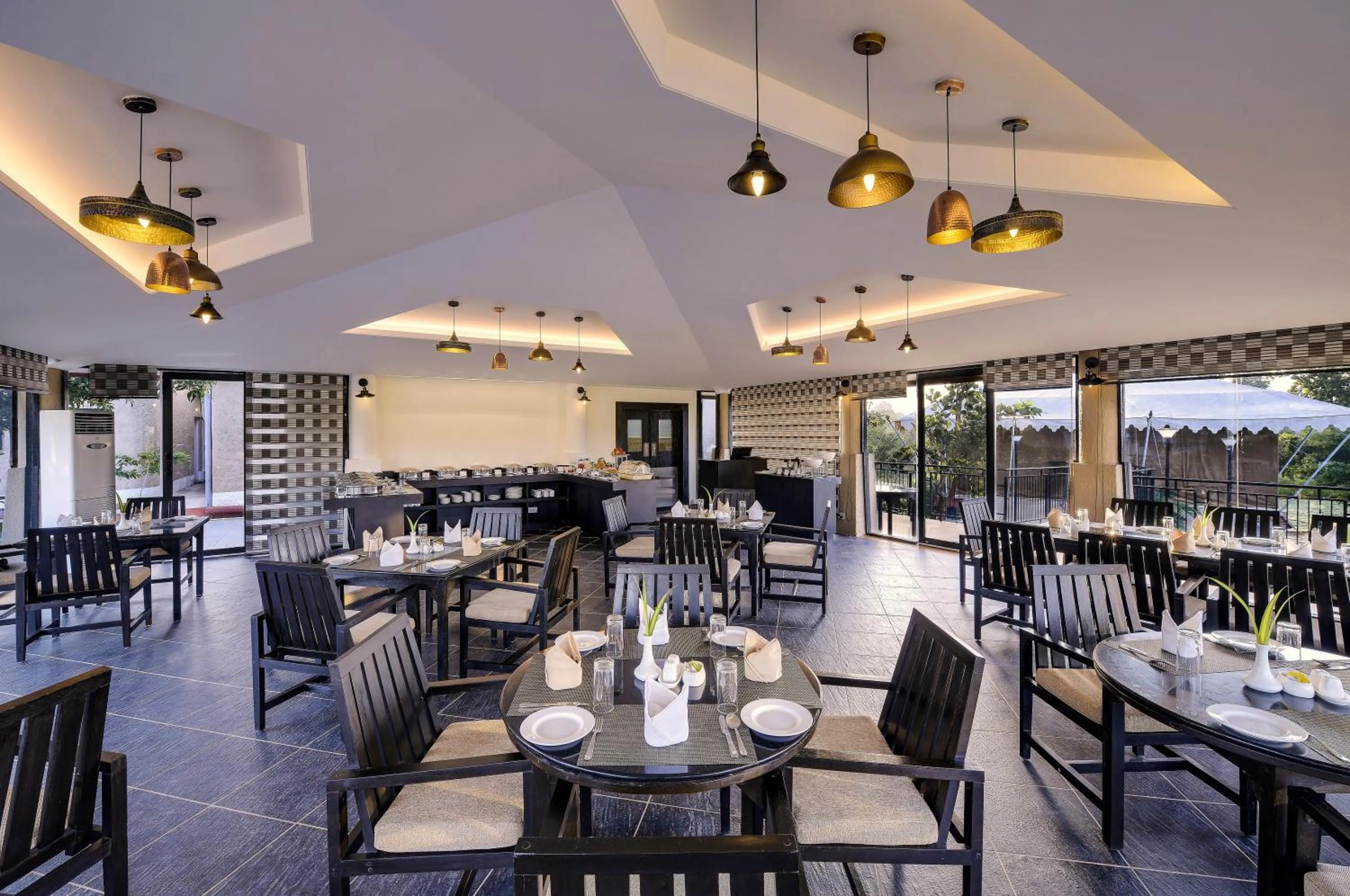Restaurant/places to eat in Sterling Kanha