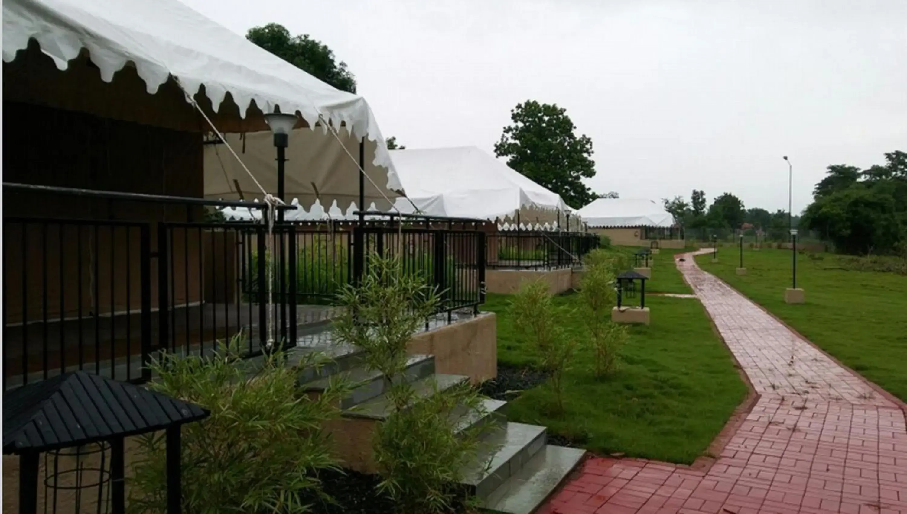 Classic Tent with Sitout in Sterling Kanha Classic Tent with Sitout in Sterling Kanha