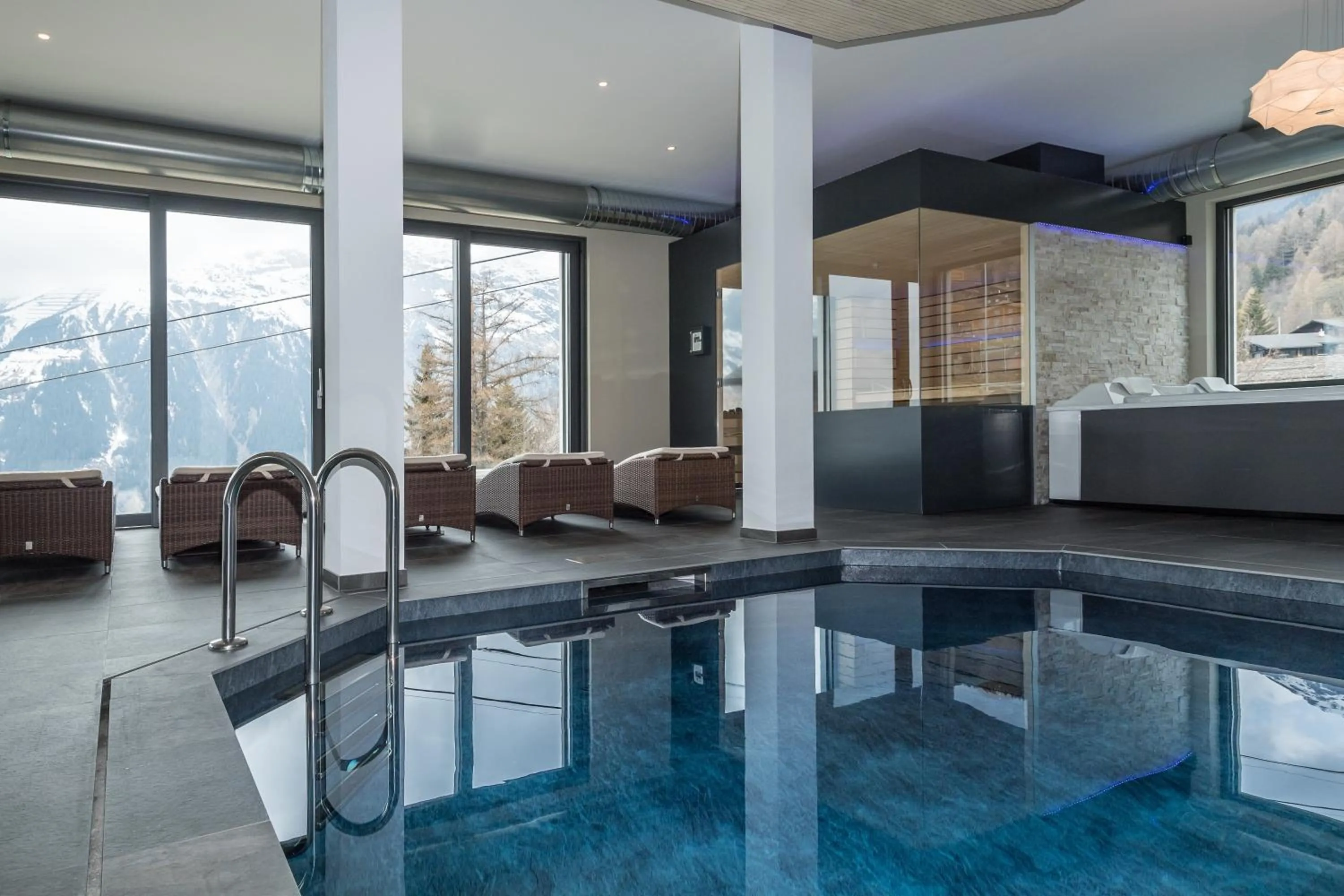 Swimming pool in Hotel Restaurant Zur alten Gasse
