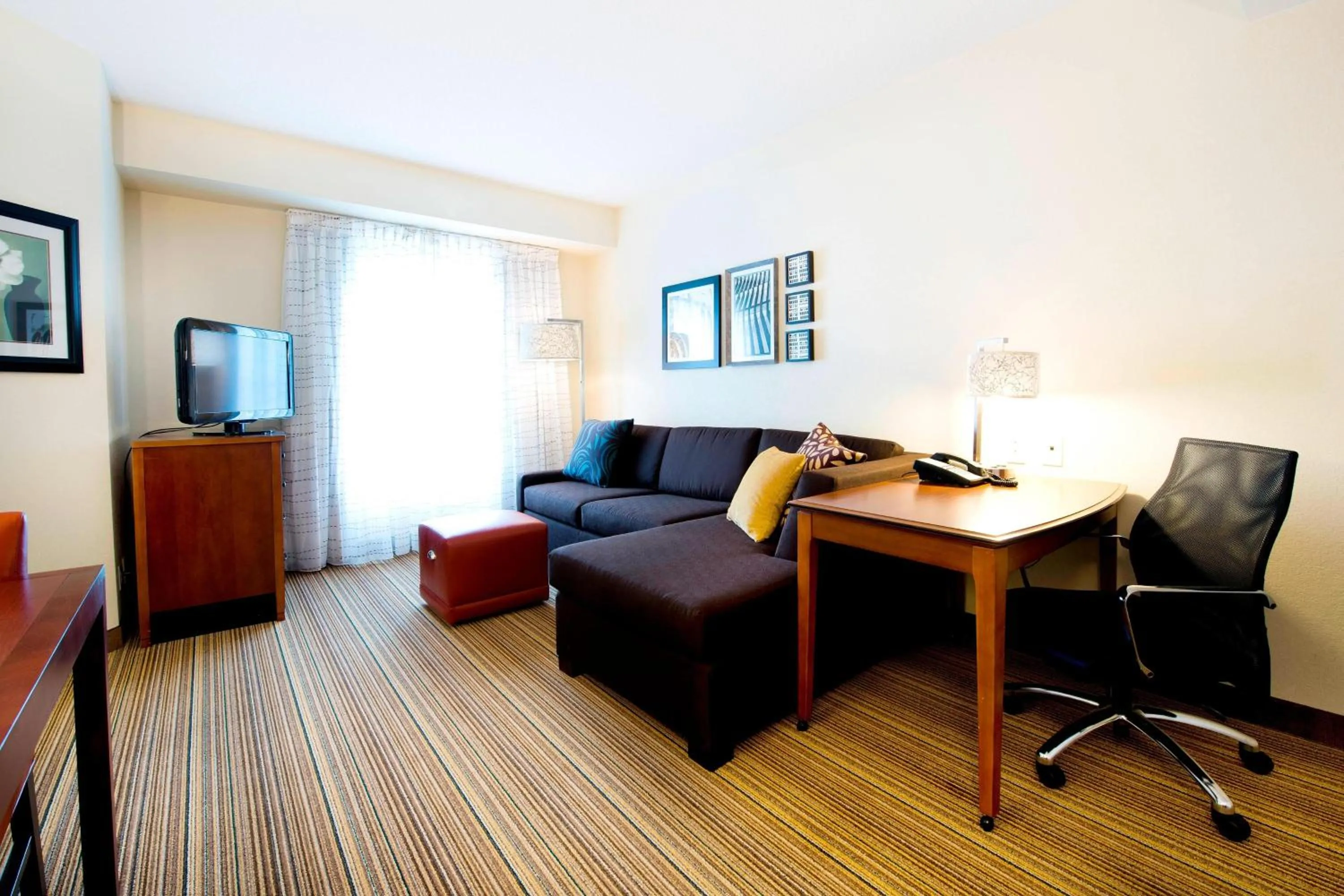 Living room in Residence Inn by Marriott Mississauga-Airport Corporate Centre West