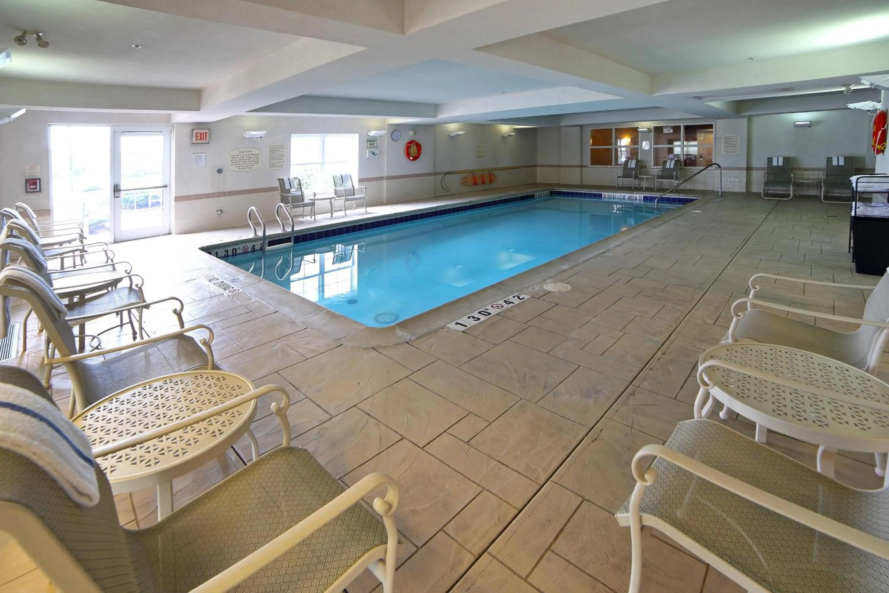 Swimming pool in Residence Inn by Marriott Mississauga-Airport Corporate Centre West