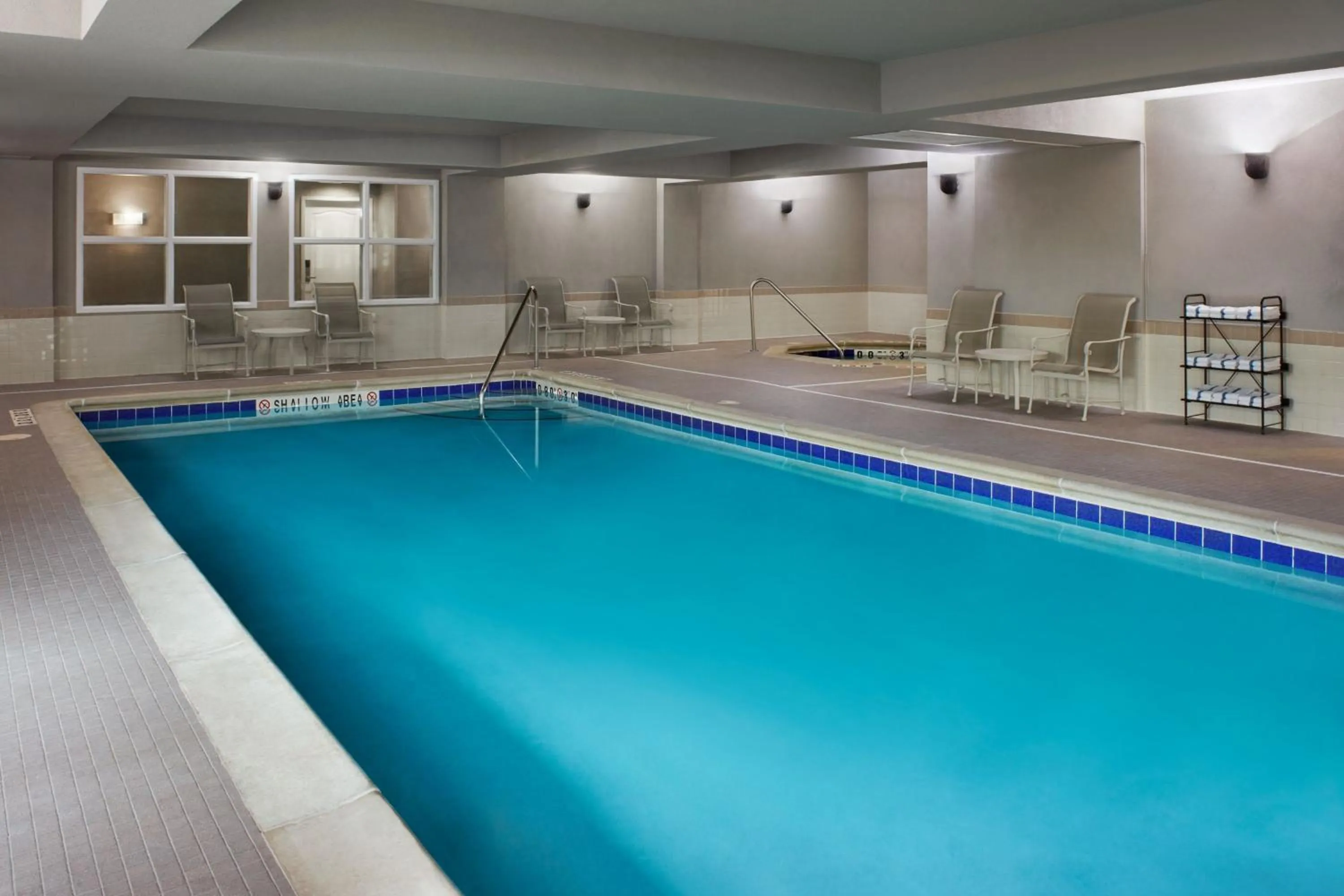 Swimming pool in Residence Inn by Marriott Mississauga-Airport Corporate Centre West