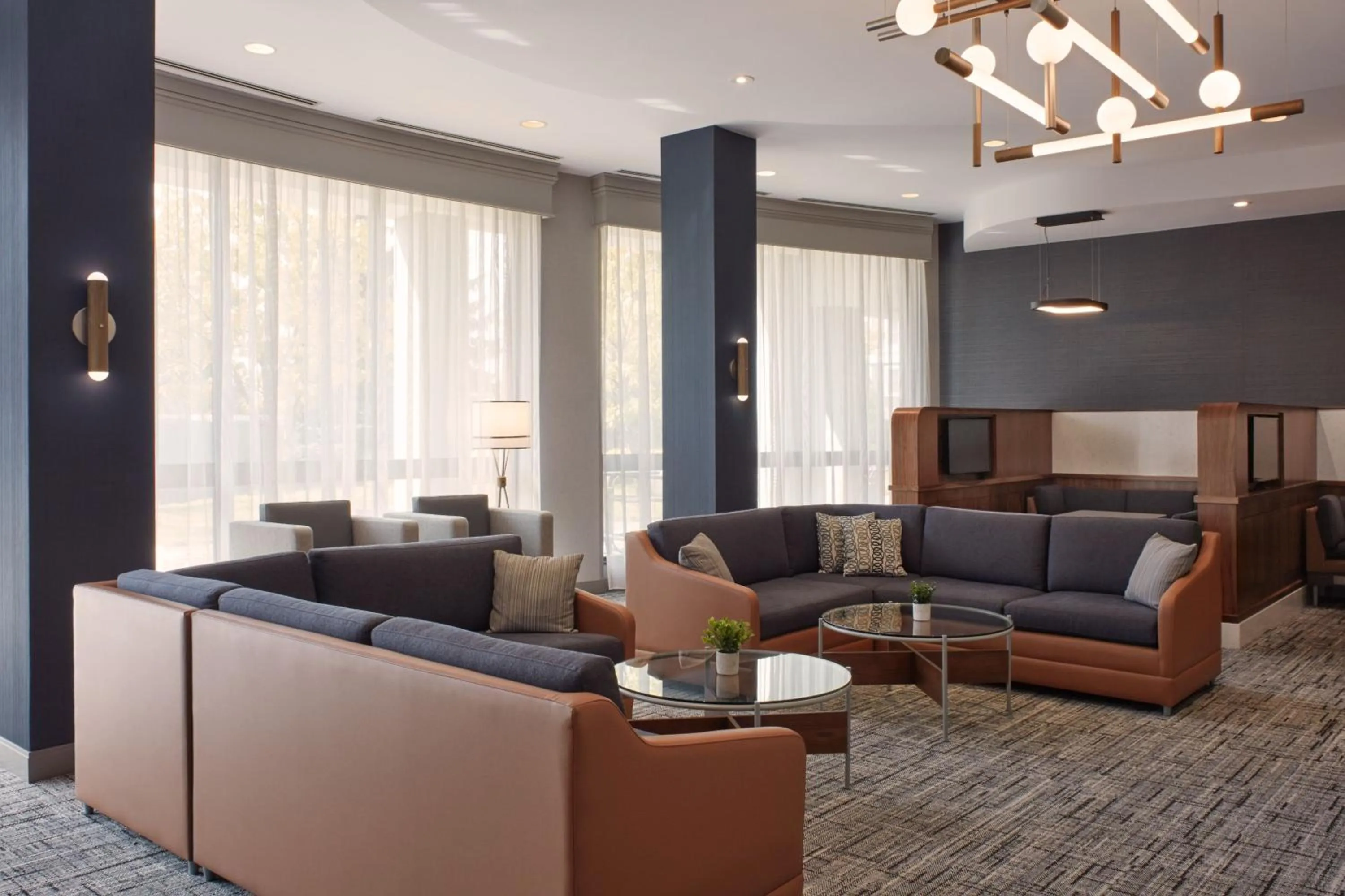 Lobby or reception in Courtyard by Marriott Mississauga-Airport Corporate Centre West