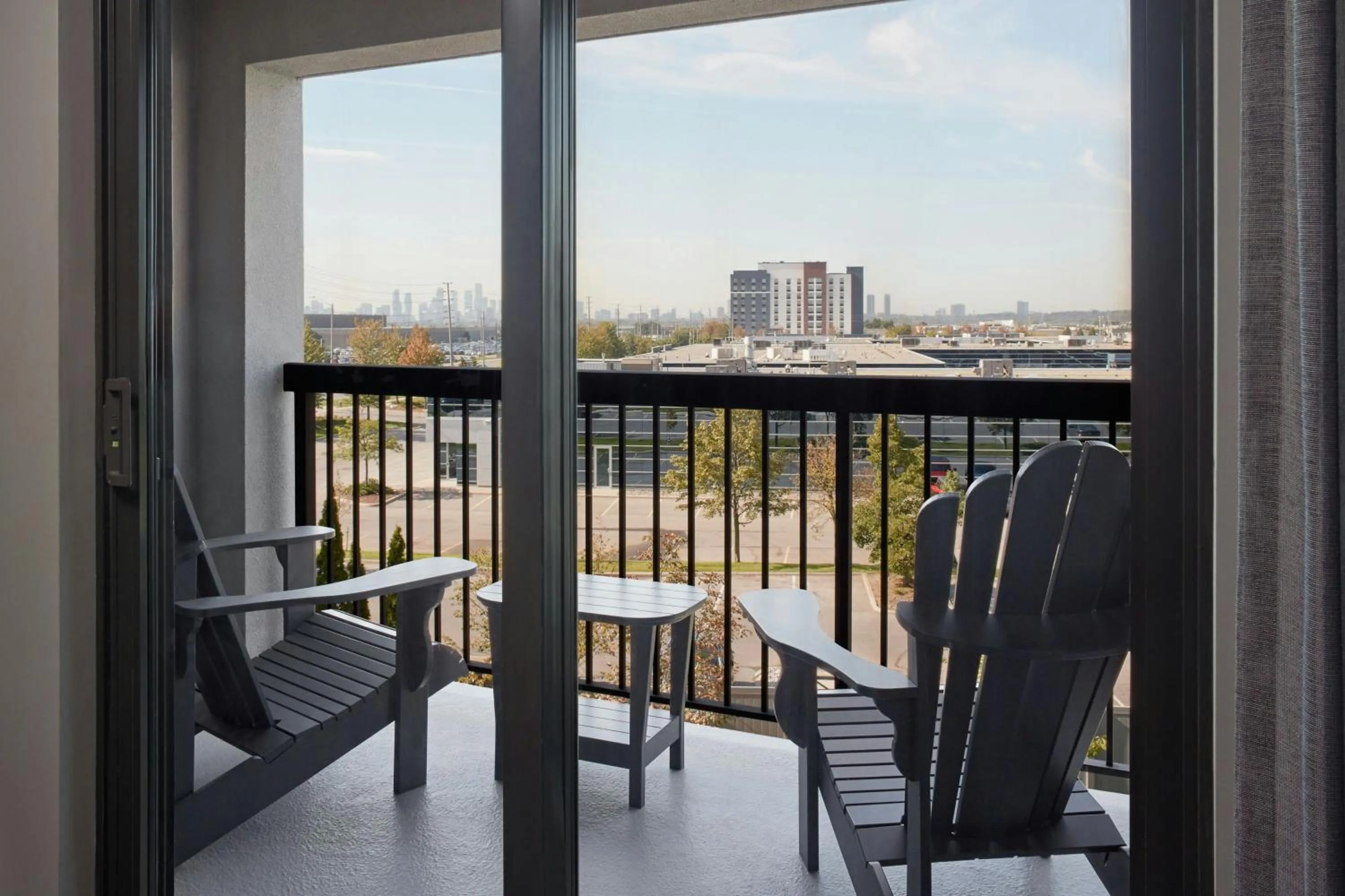 Photo of the whole room in Courtyard by Marriott Mississauga-Airport Corporate Centre West