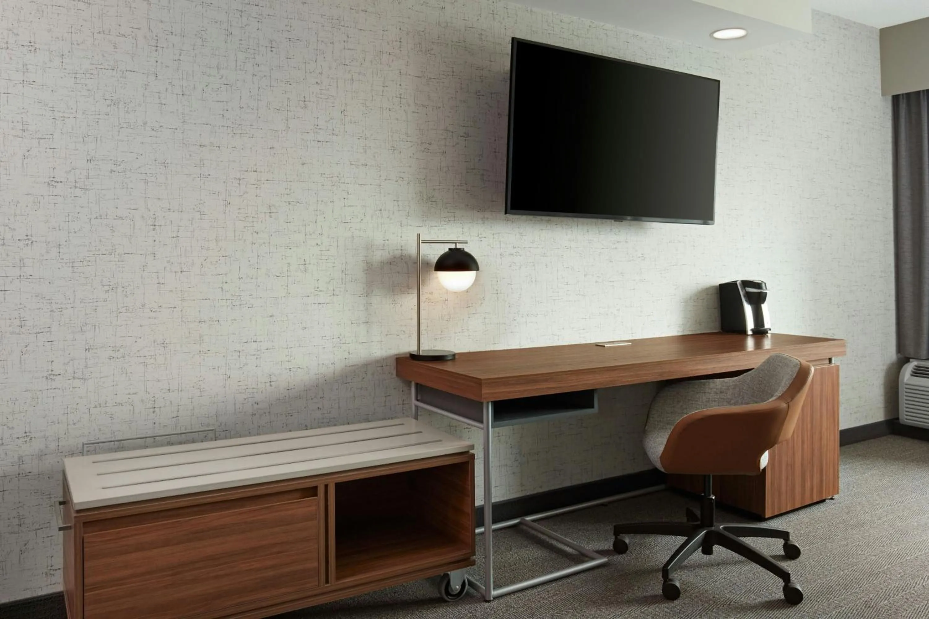 Photo of the whole room in Courtyard by Marriott Mississauga-Airport Corporate Centre West